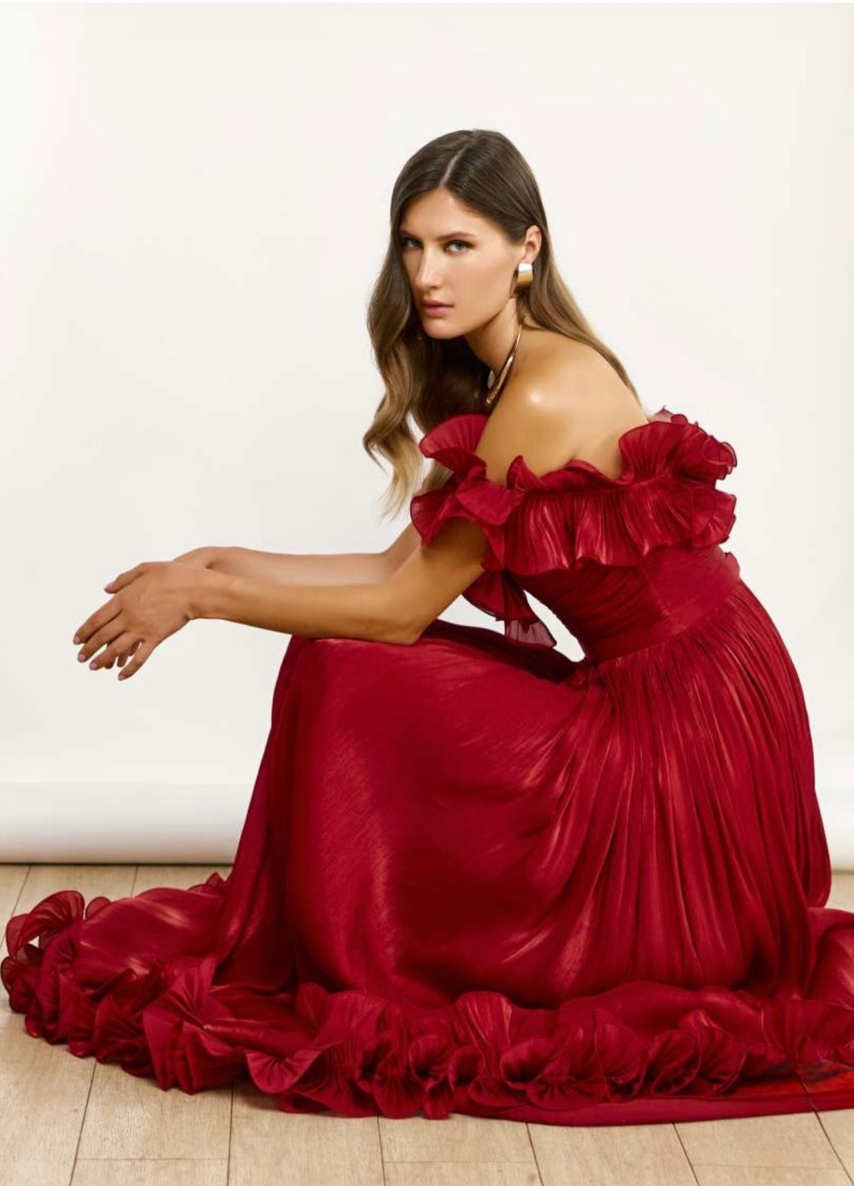 Abito Scollo Omerale Dettagli Rouches