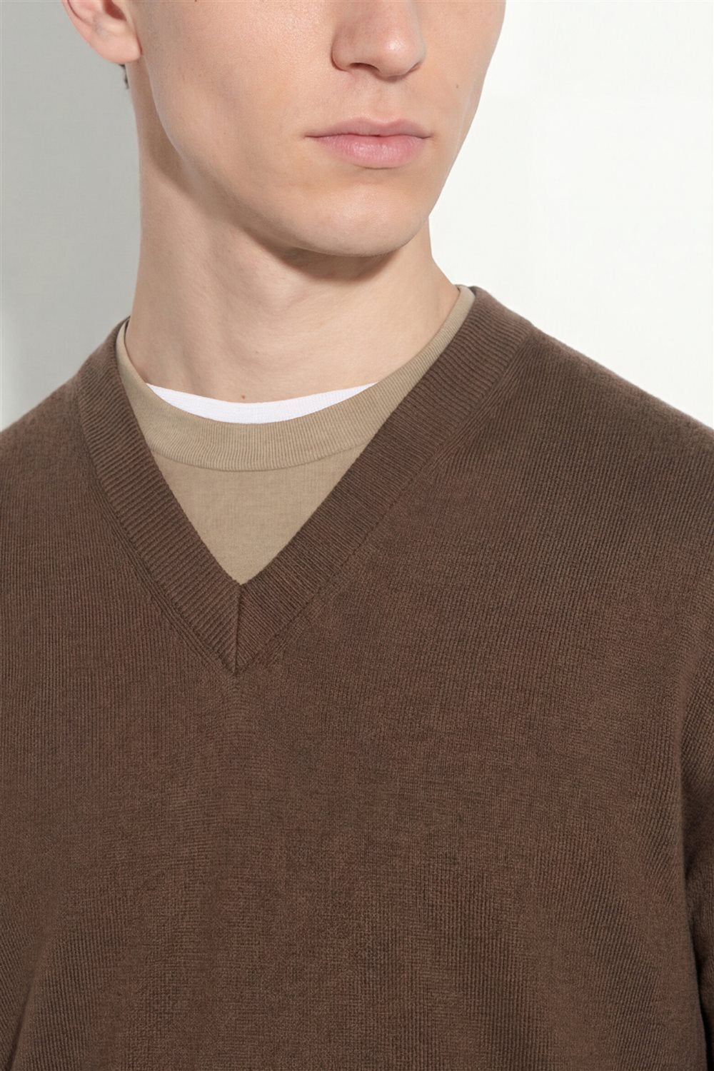 Maglia Girocollo con Dettaglio Scollo a V Finezza 16