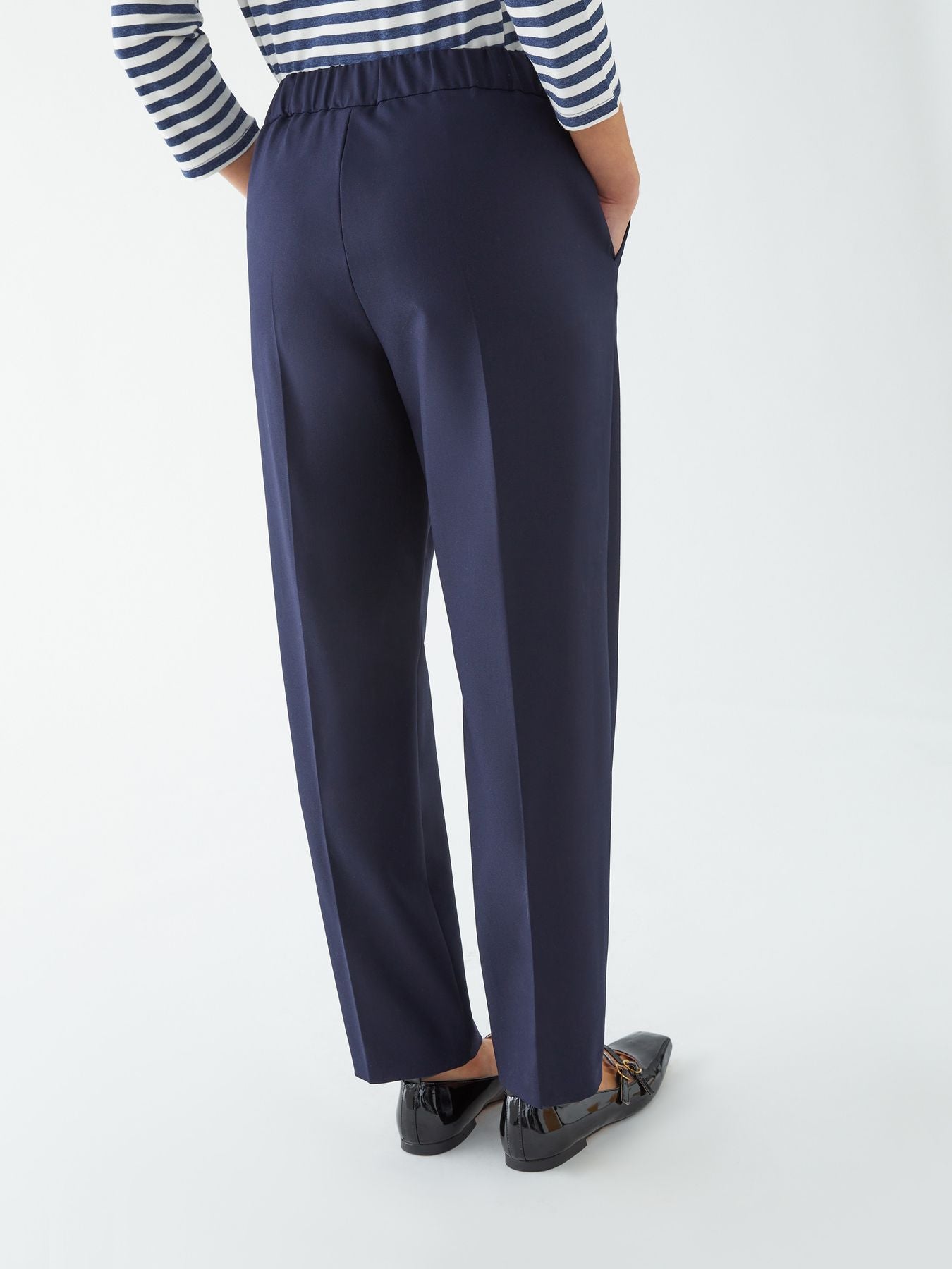 Pantaloni semiaderenti