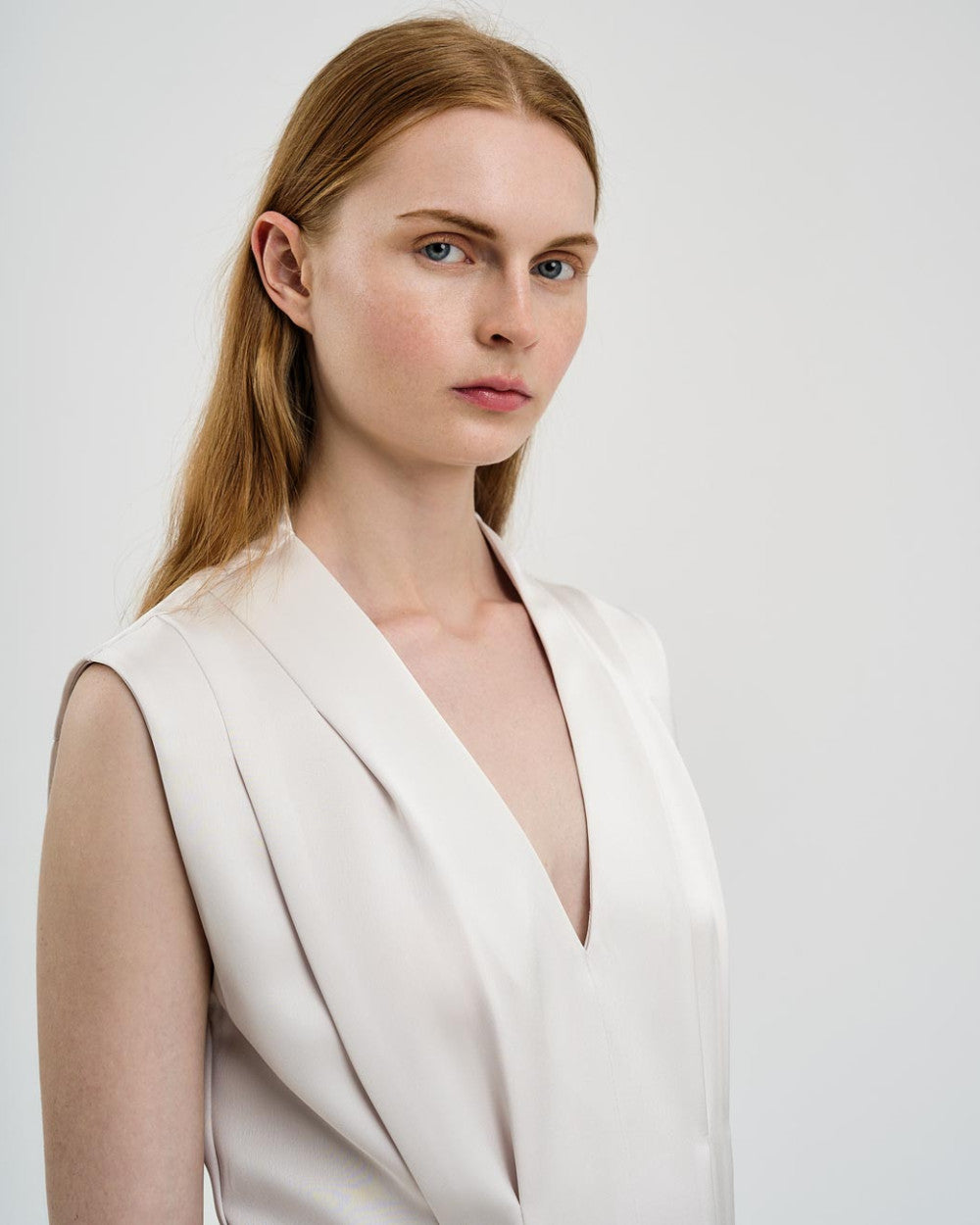 Tuta in raso con pieghe