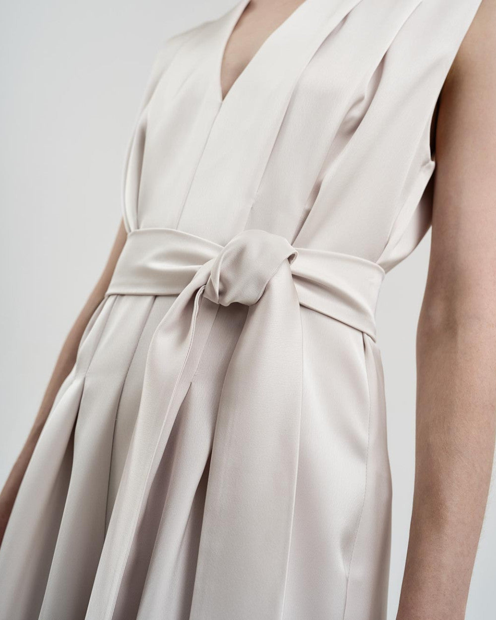 Tuta in raso con pieghe