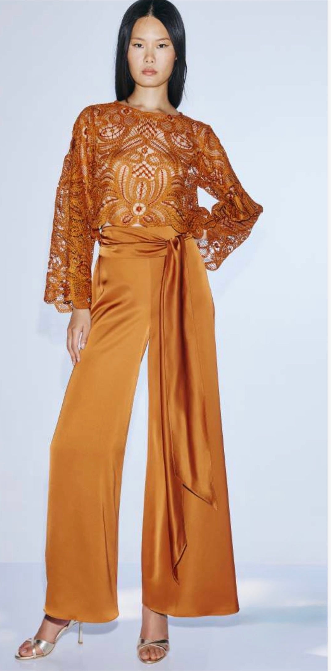 Completo Blusa Traforata con Pantalone Morbido