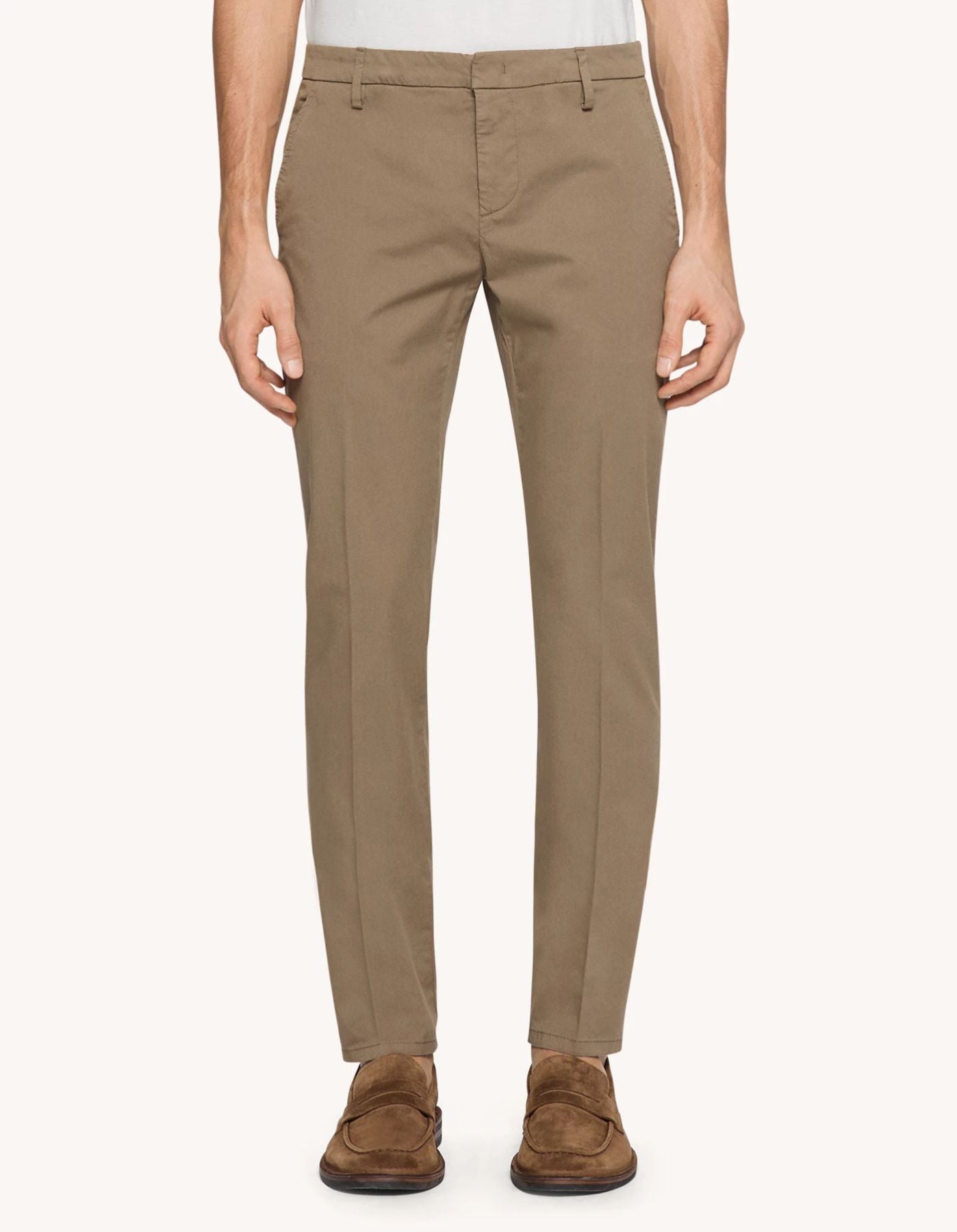 pantalone slim in gabardina leggera