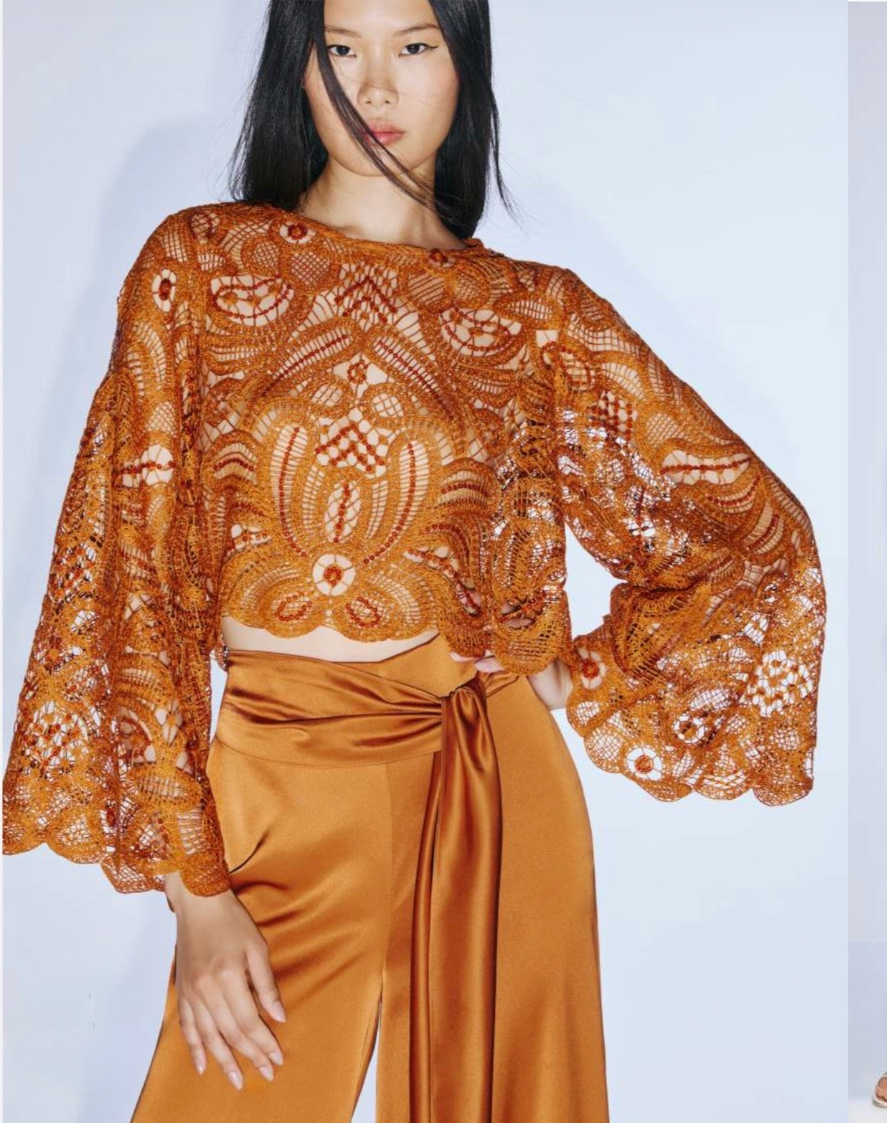 Completo Blusa Traforata con Pantalone Morbido