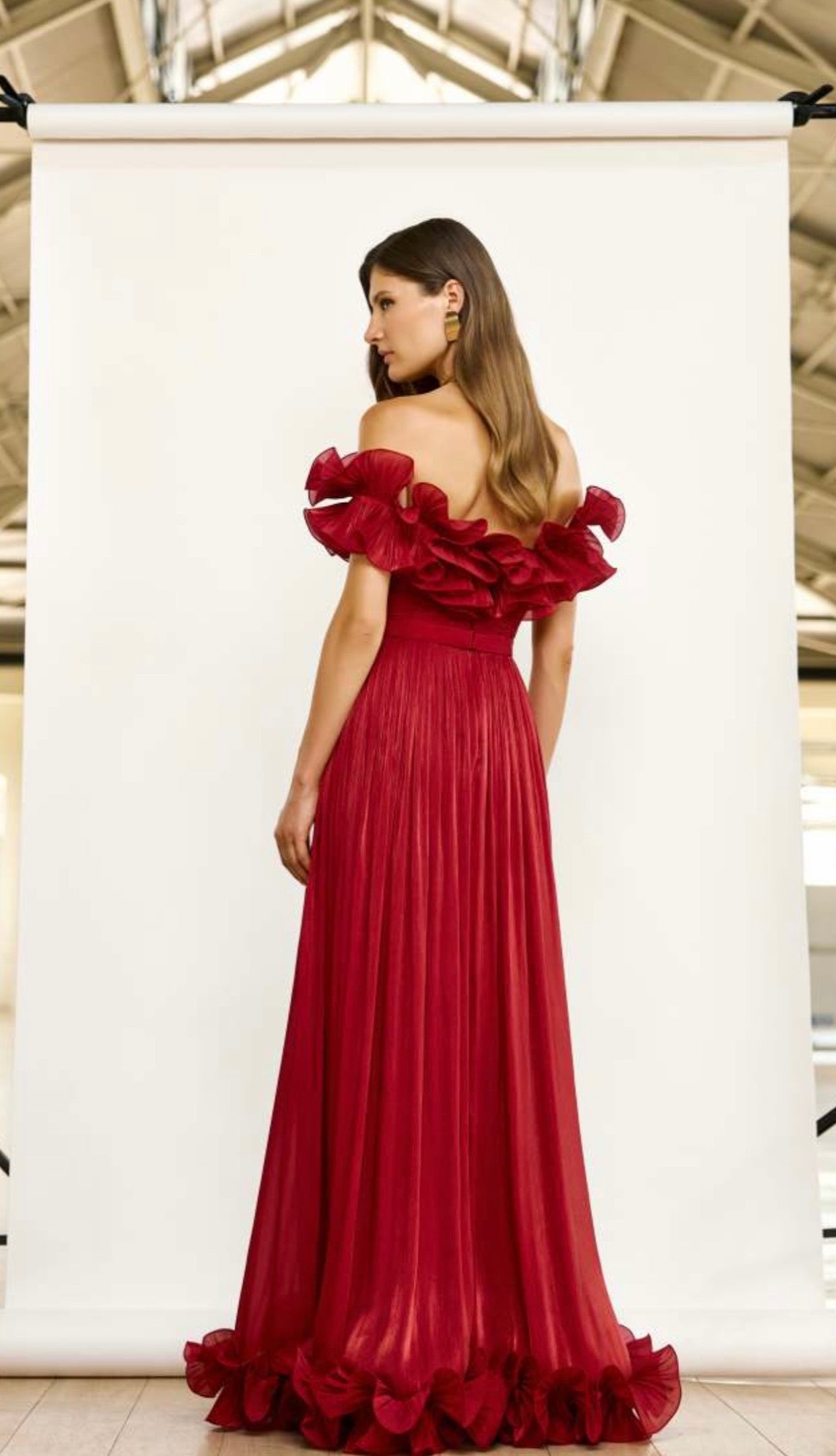 Abito Scollo Omerale Dettagli Rouches