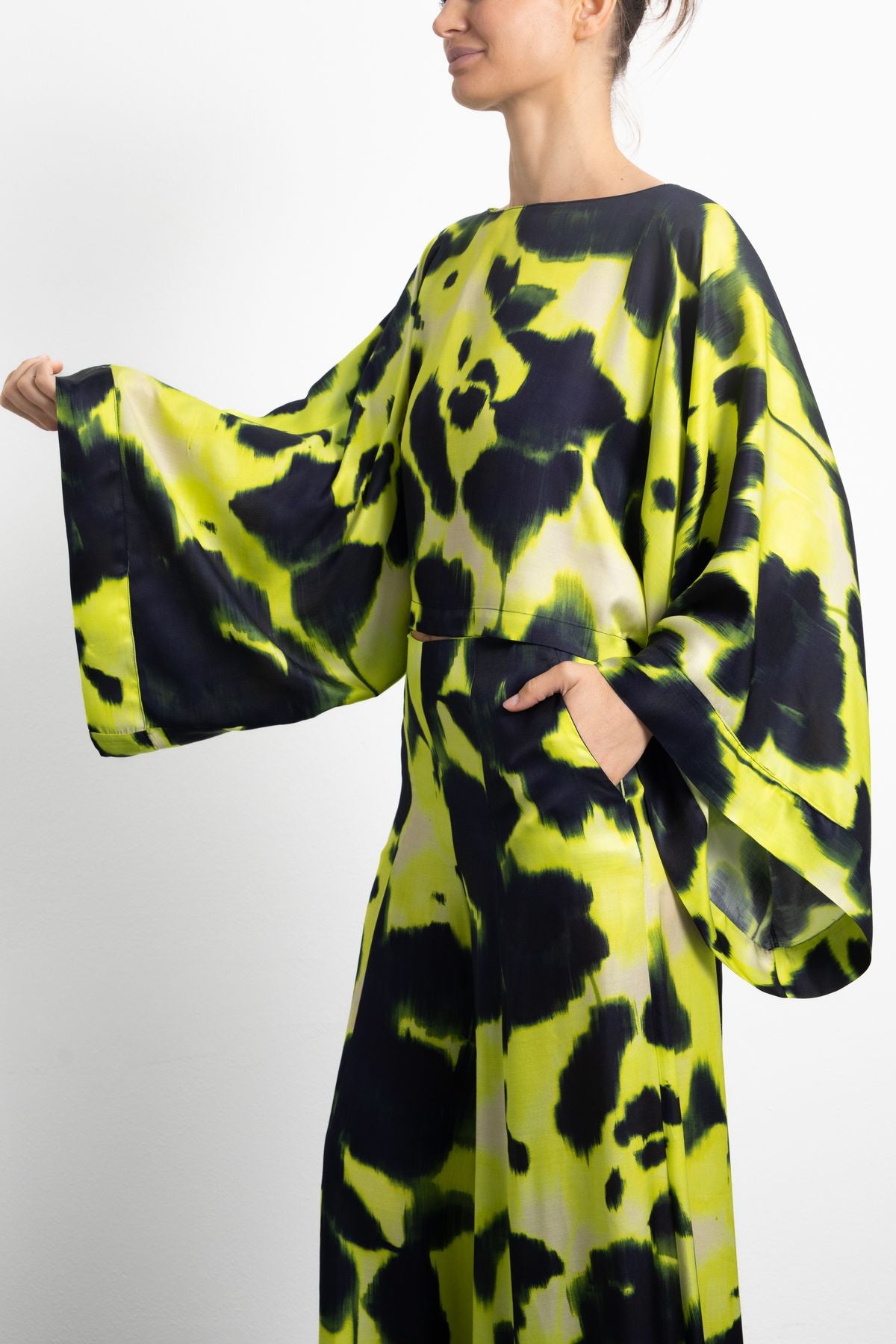 COORDINATO BLUSA E PANTALONE FLUIDI CON STAMPA