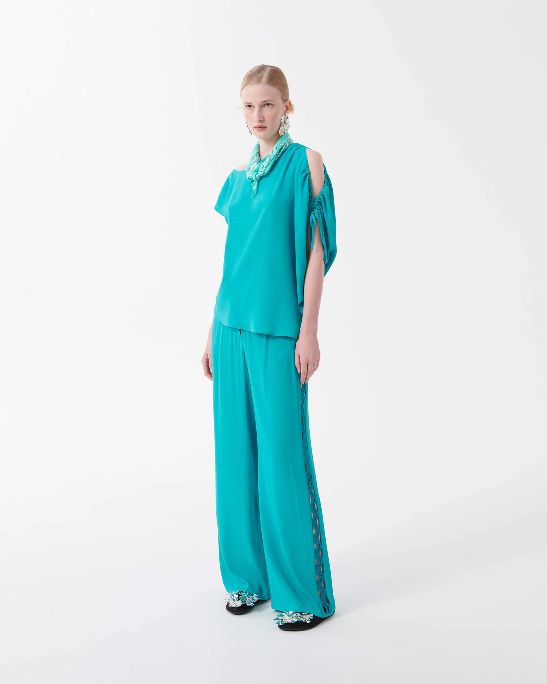 Blusa con Tagli sulle Spalle