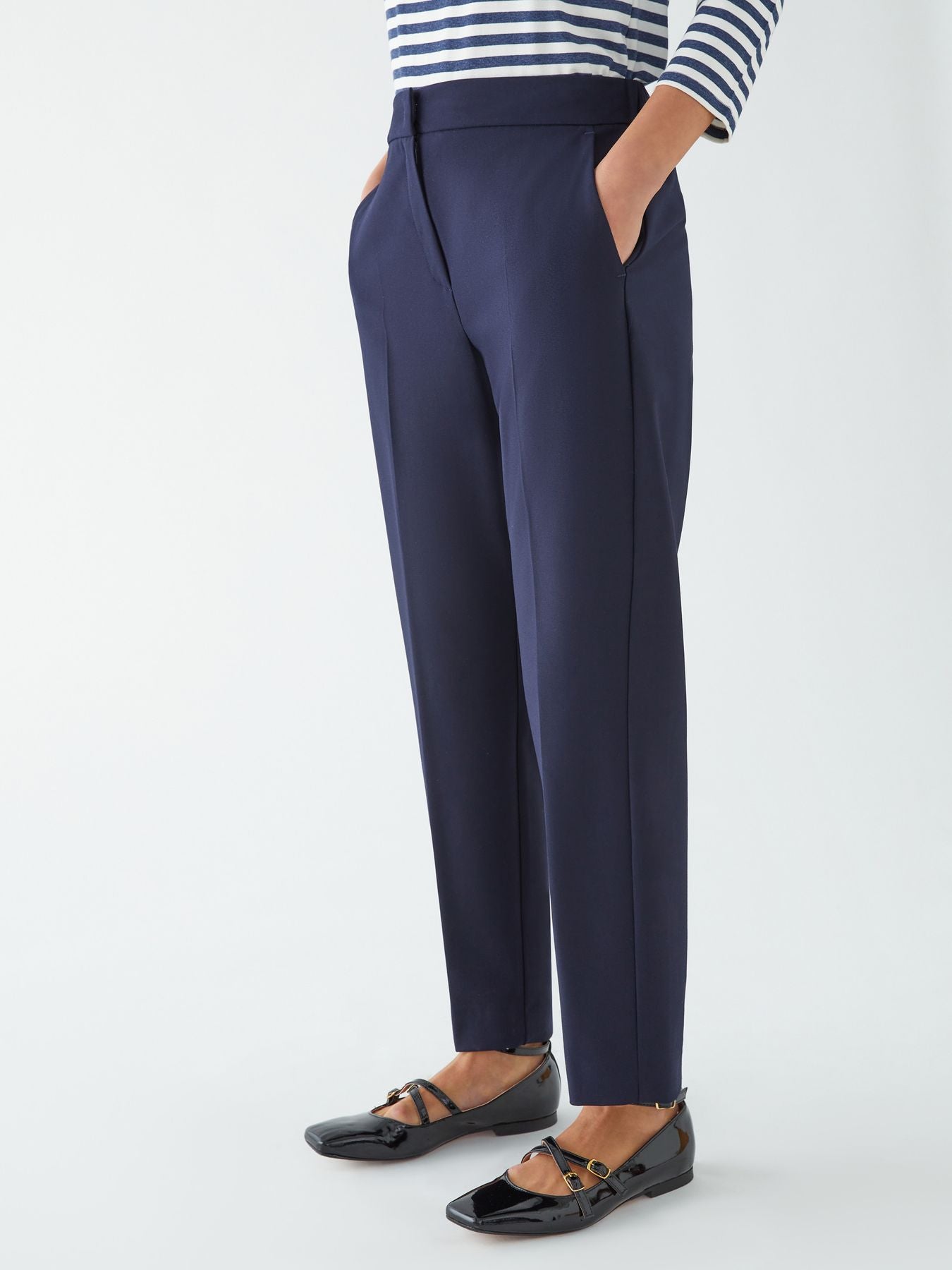 Pantaloni semiaderenti