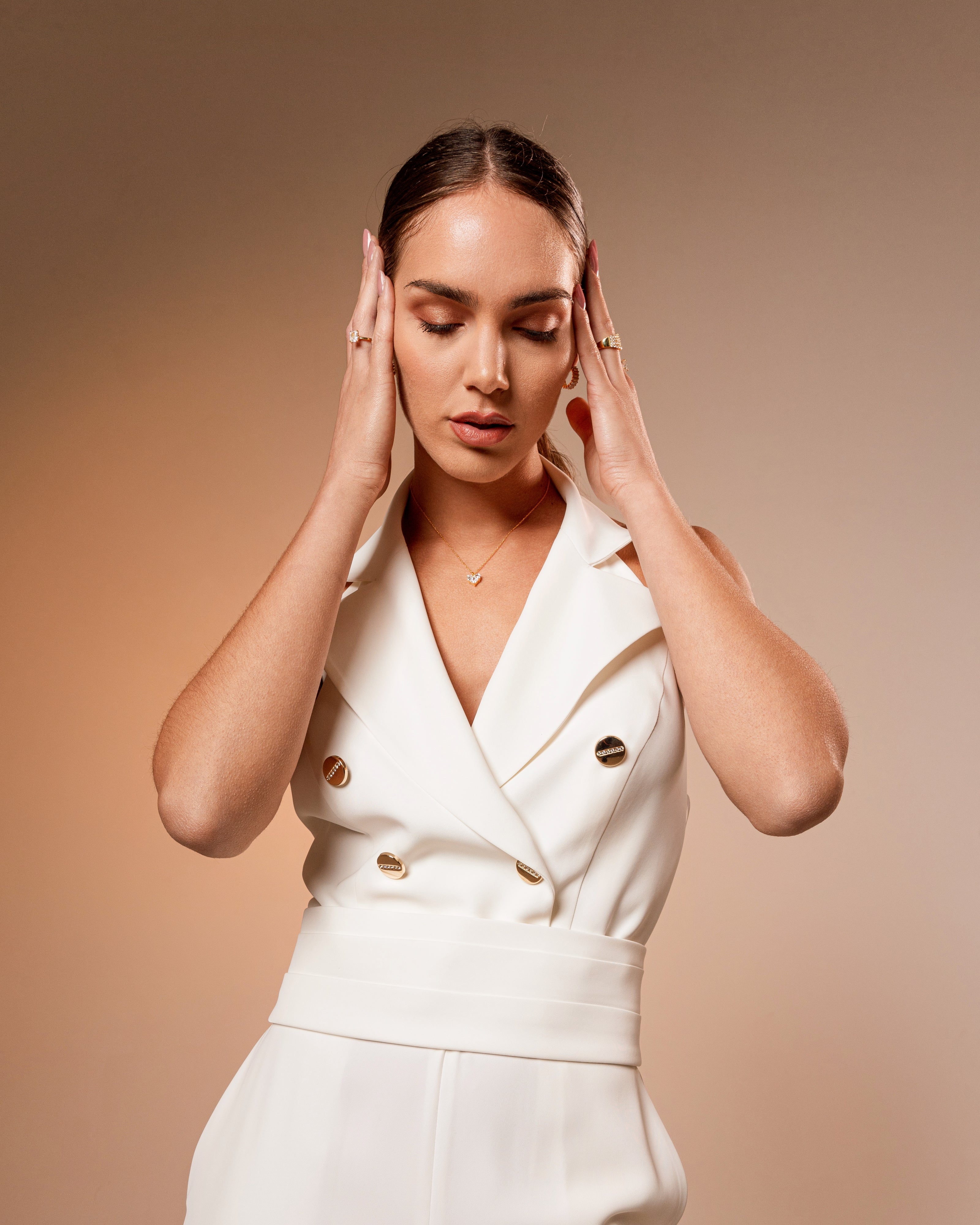 tuta scollo all'americana con gamba larga