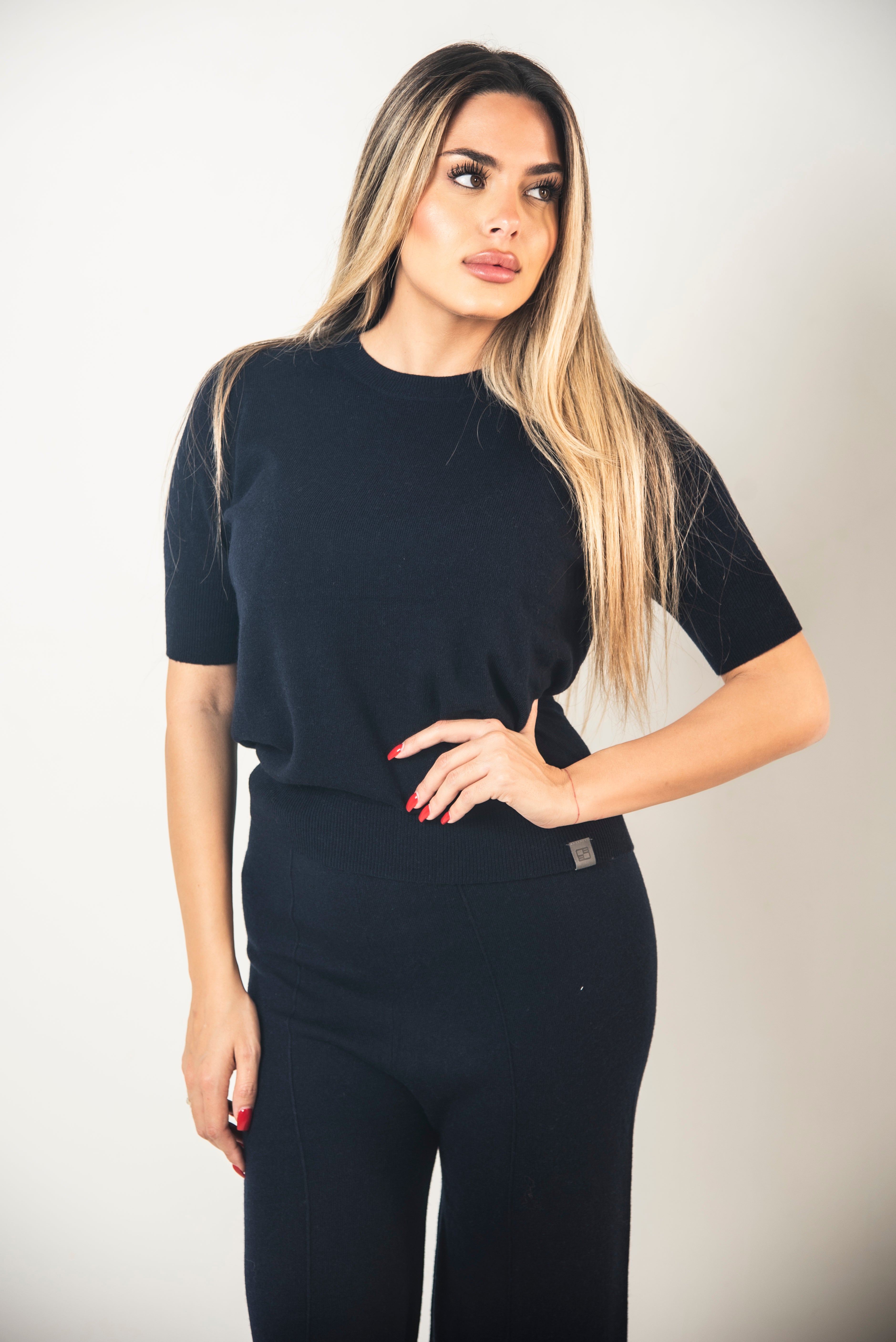 MAGLIA A MANICHE CORTE