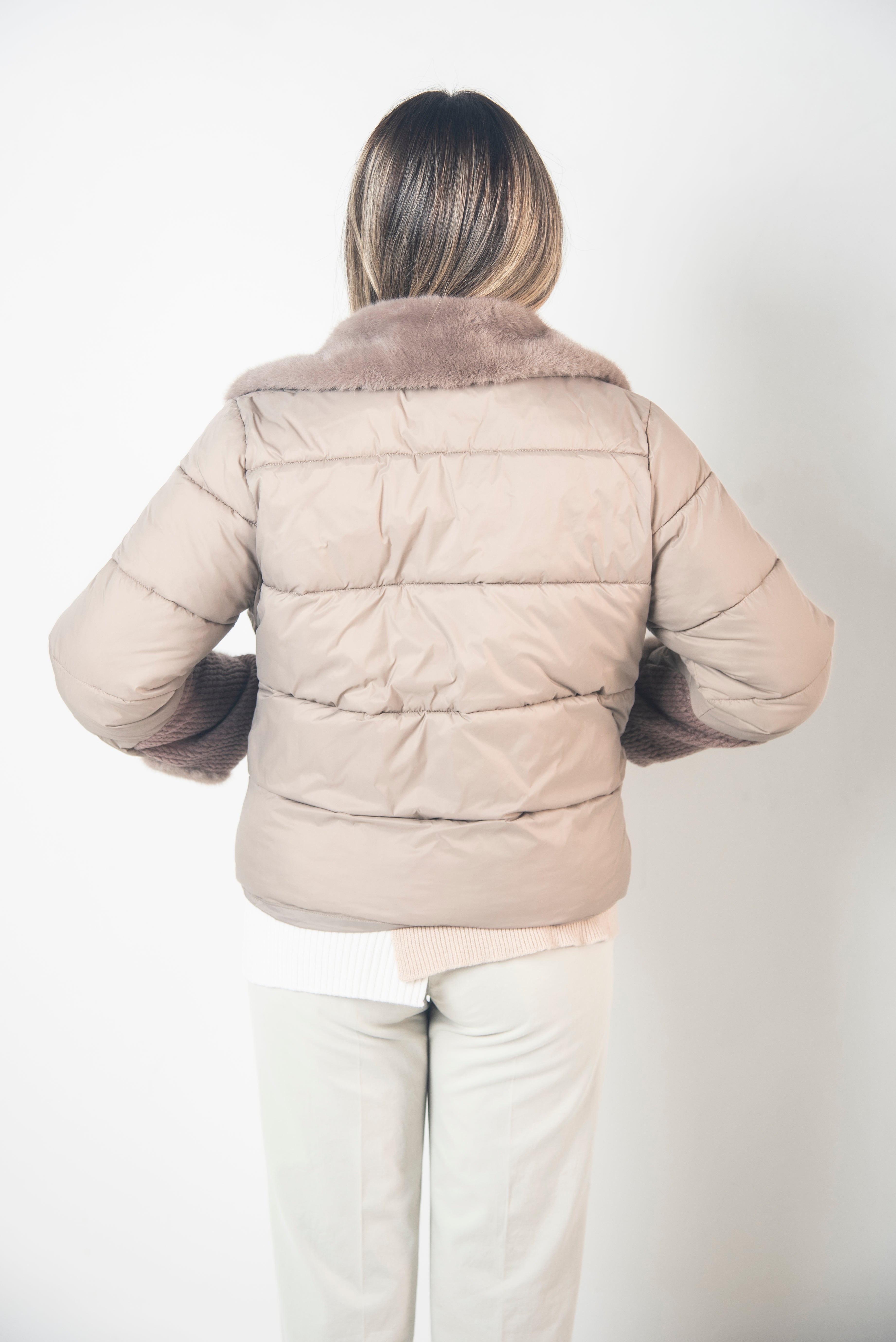 Piumino con Inserti in Eco Pelliccia