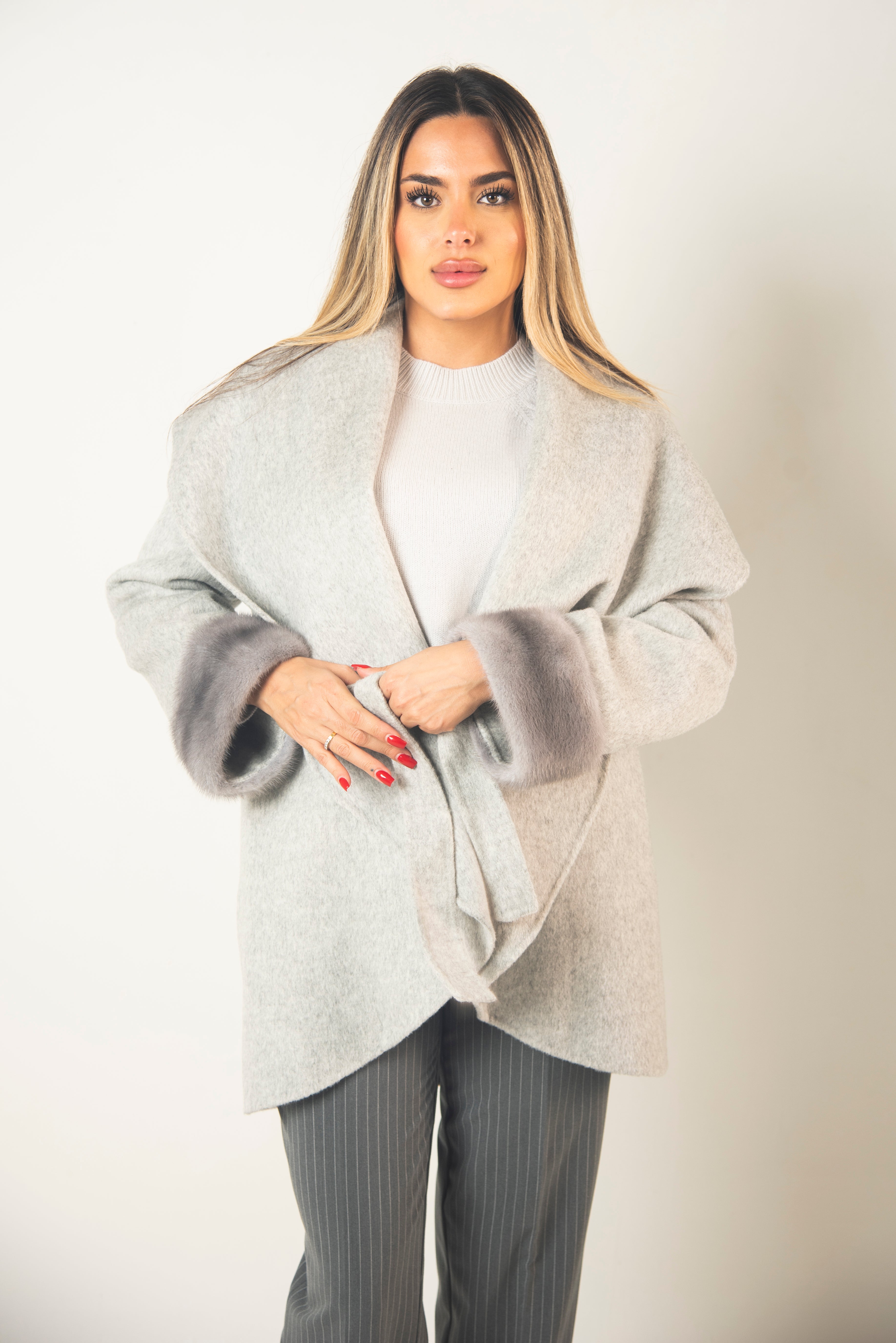 Cappotto Corto con Collo Sciallato