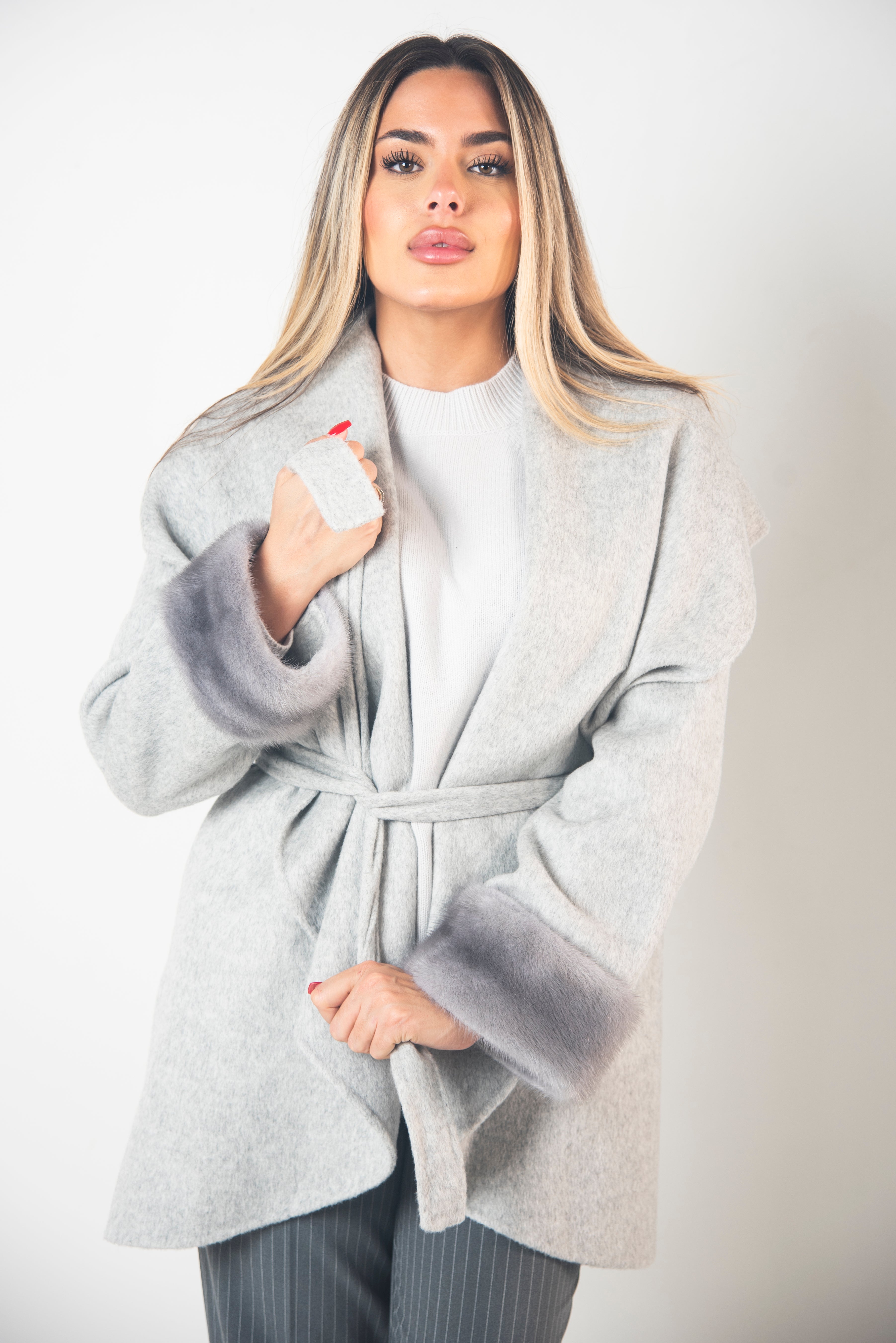 Cappotto Corto con Collo Sciallato