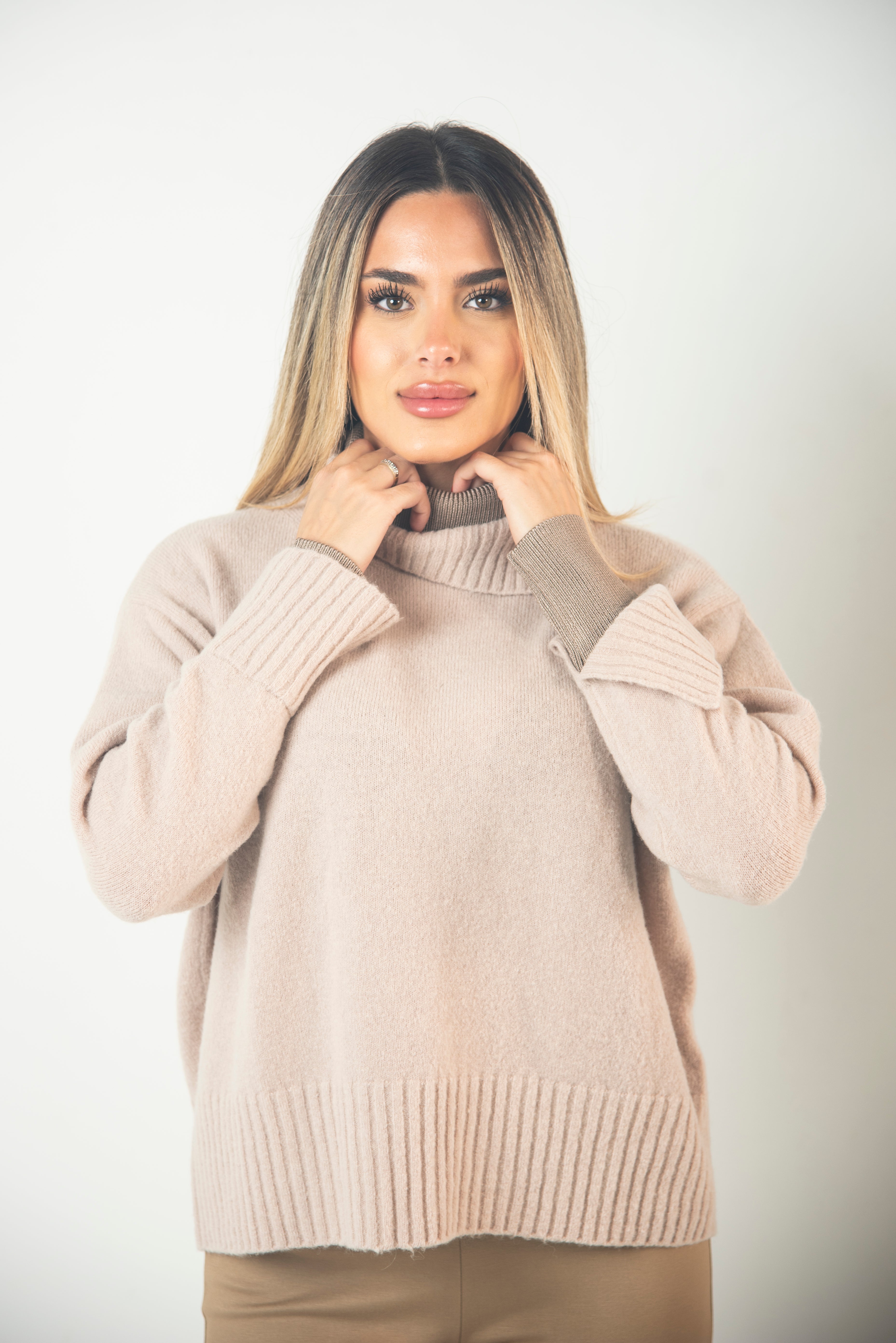 Maglia Collo Alto Con Profili Bi-color