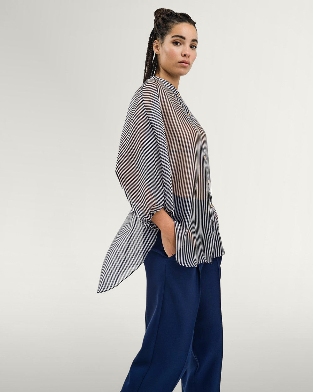 Camicia a righe con maniche a sbuffo