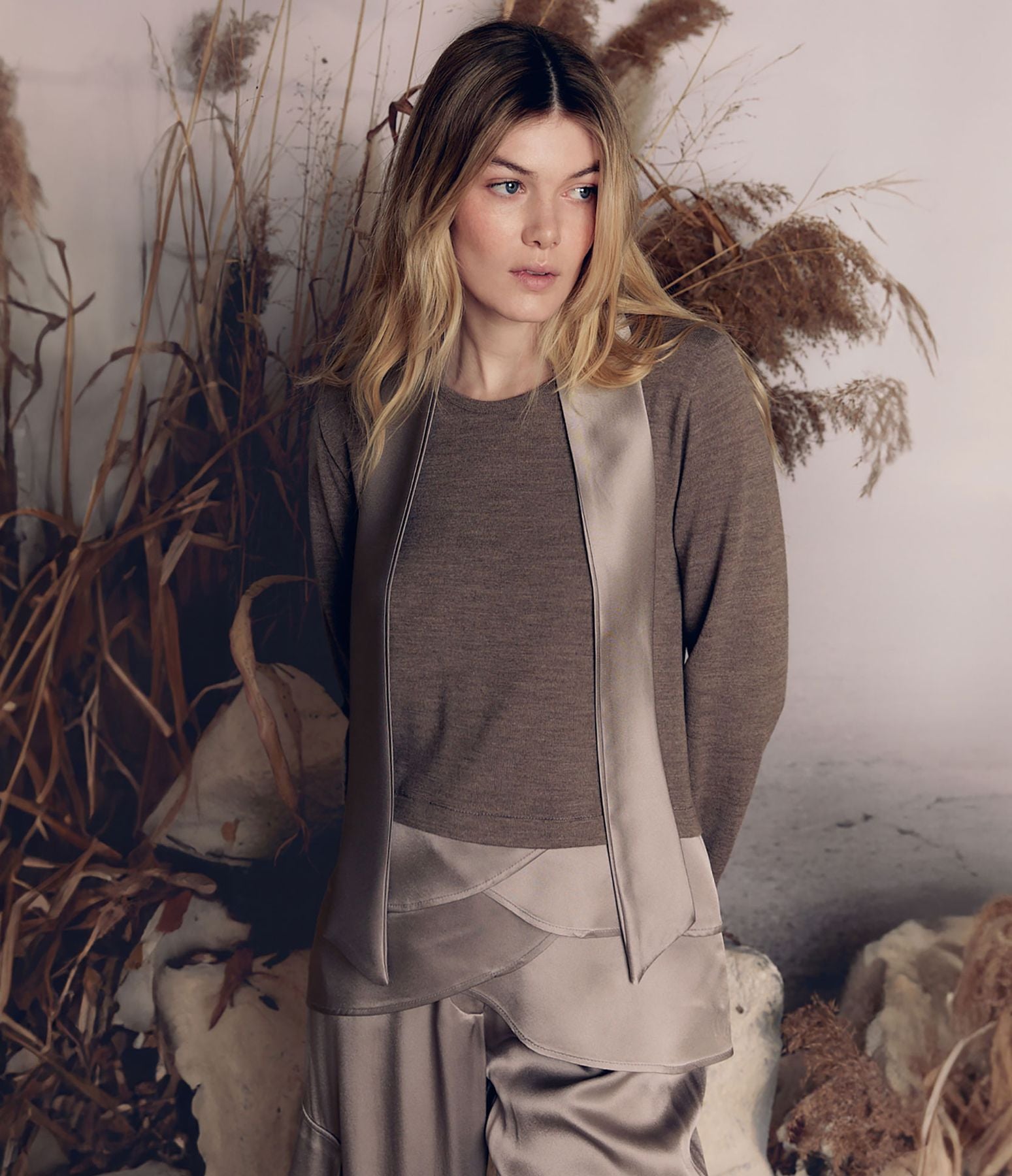 Girocollo con Foulard Staccabile  Inserti in Raso