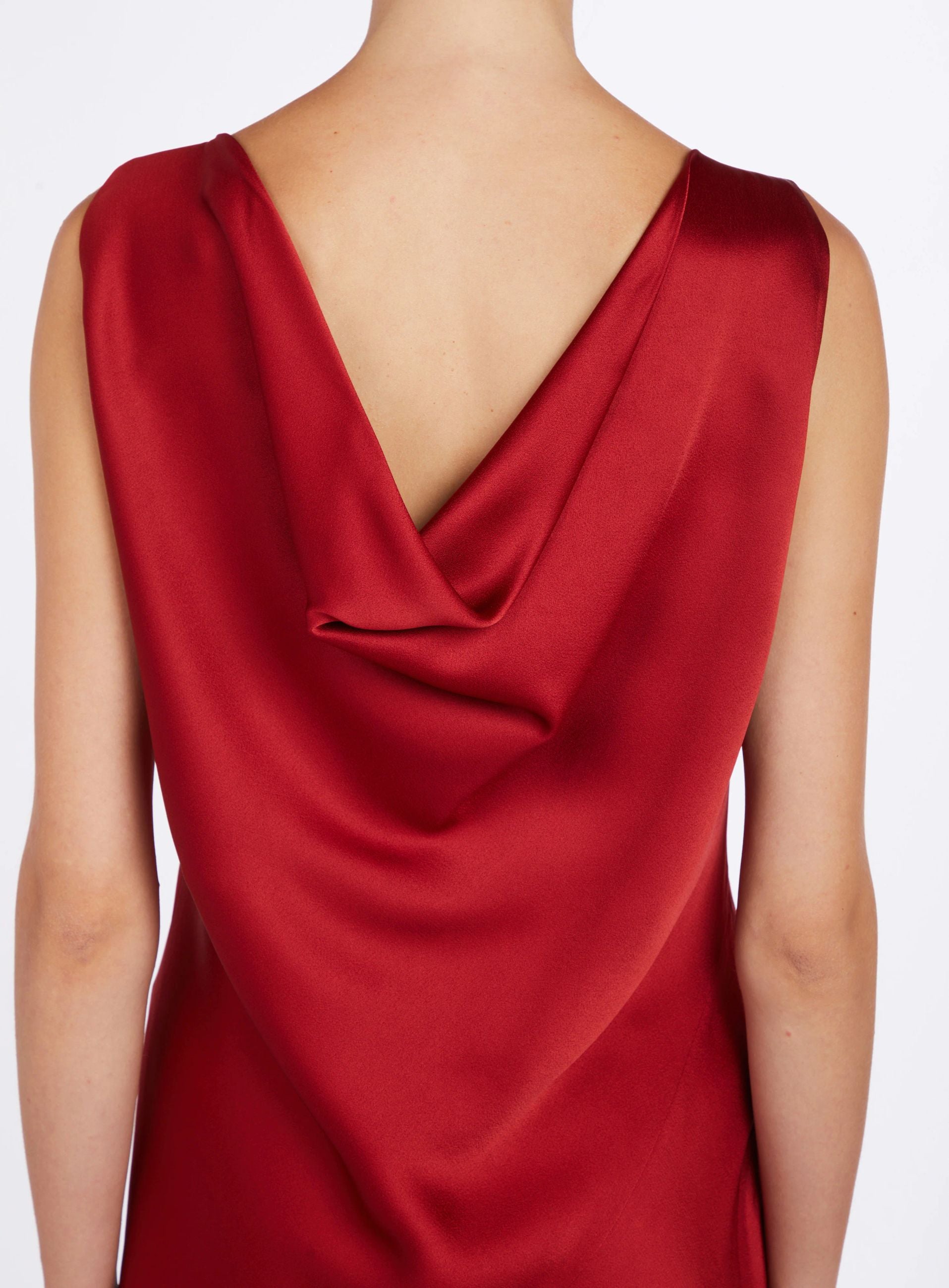 Abito Morbido Con Scollo A Bicchiere sul Retro