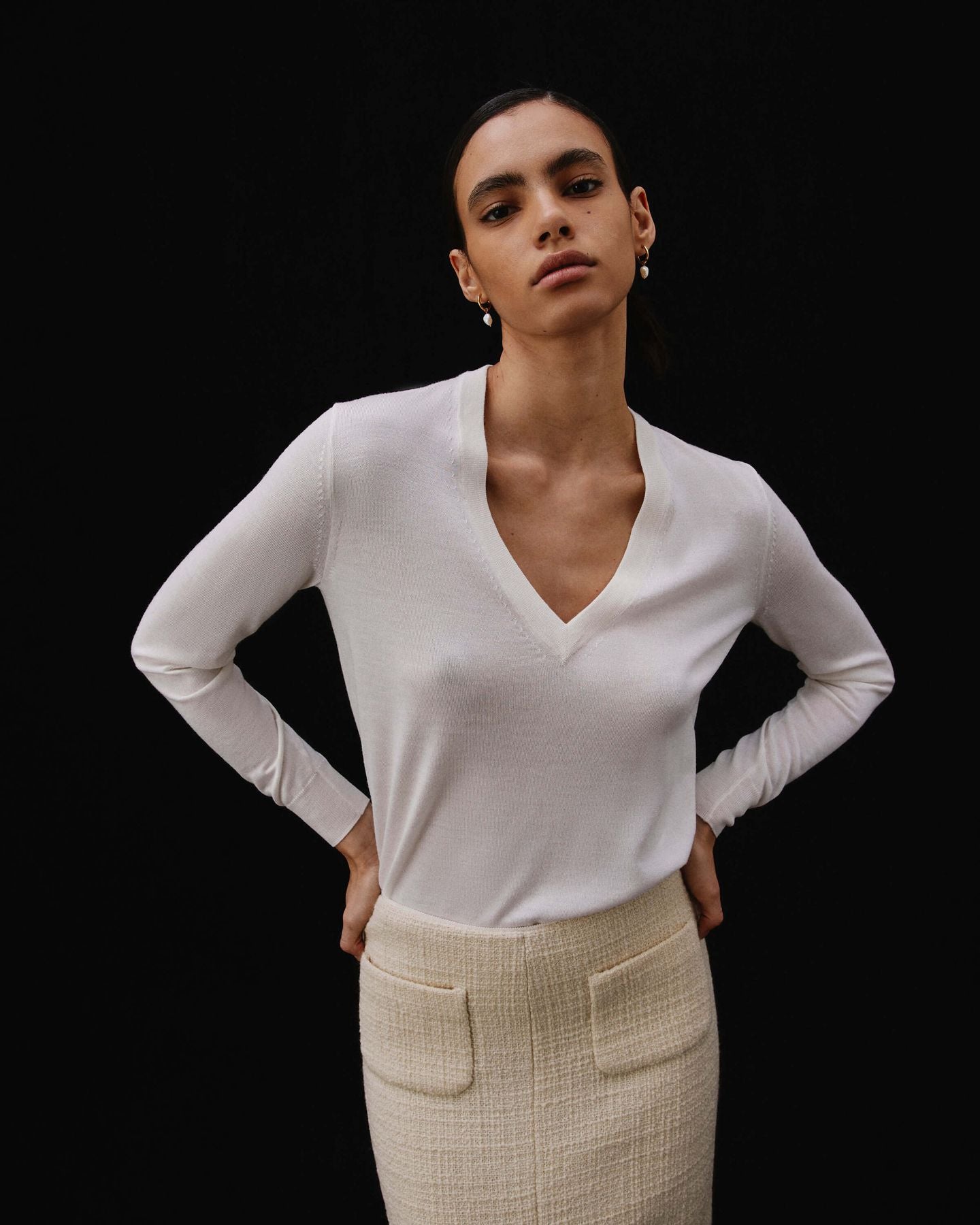 MAGLIA SCOLLO A V IN LANA, SETA, CACHEMIRE