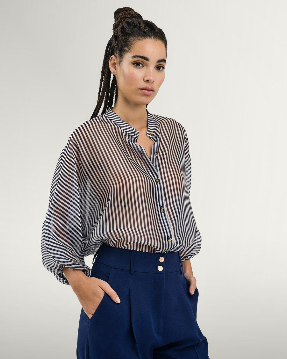 Camicia a righe con maniche a sbuffo