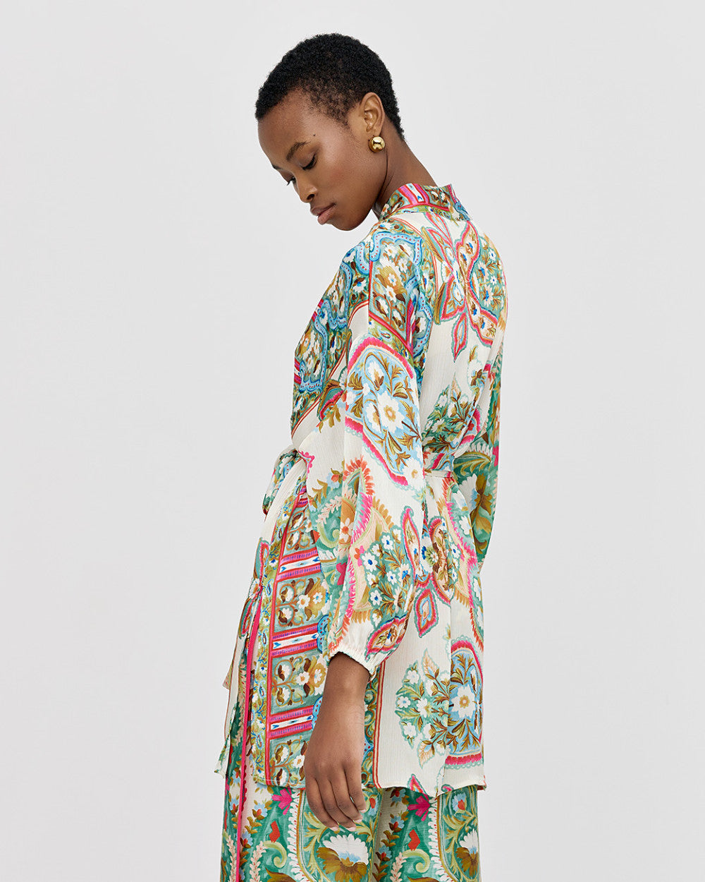 Blusa lunga stampata con cintura da annodare