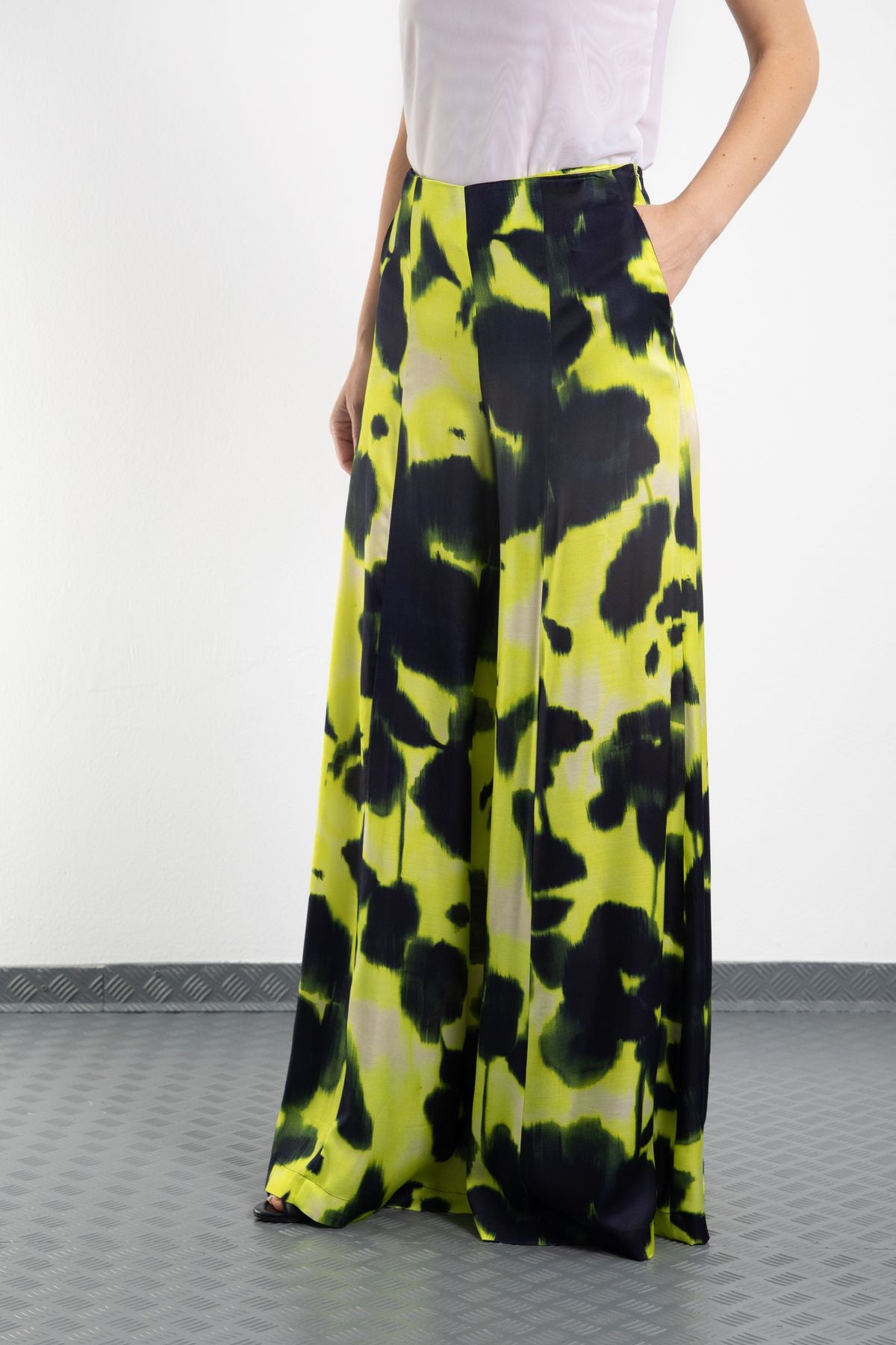COORDINATO BLUSA E PANTALONE FLUIDI CON STAMPA