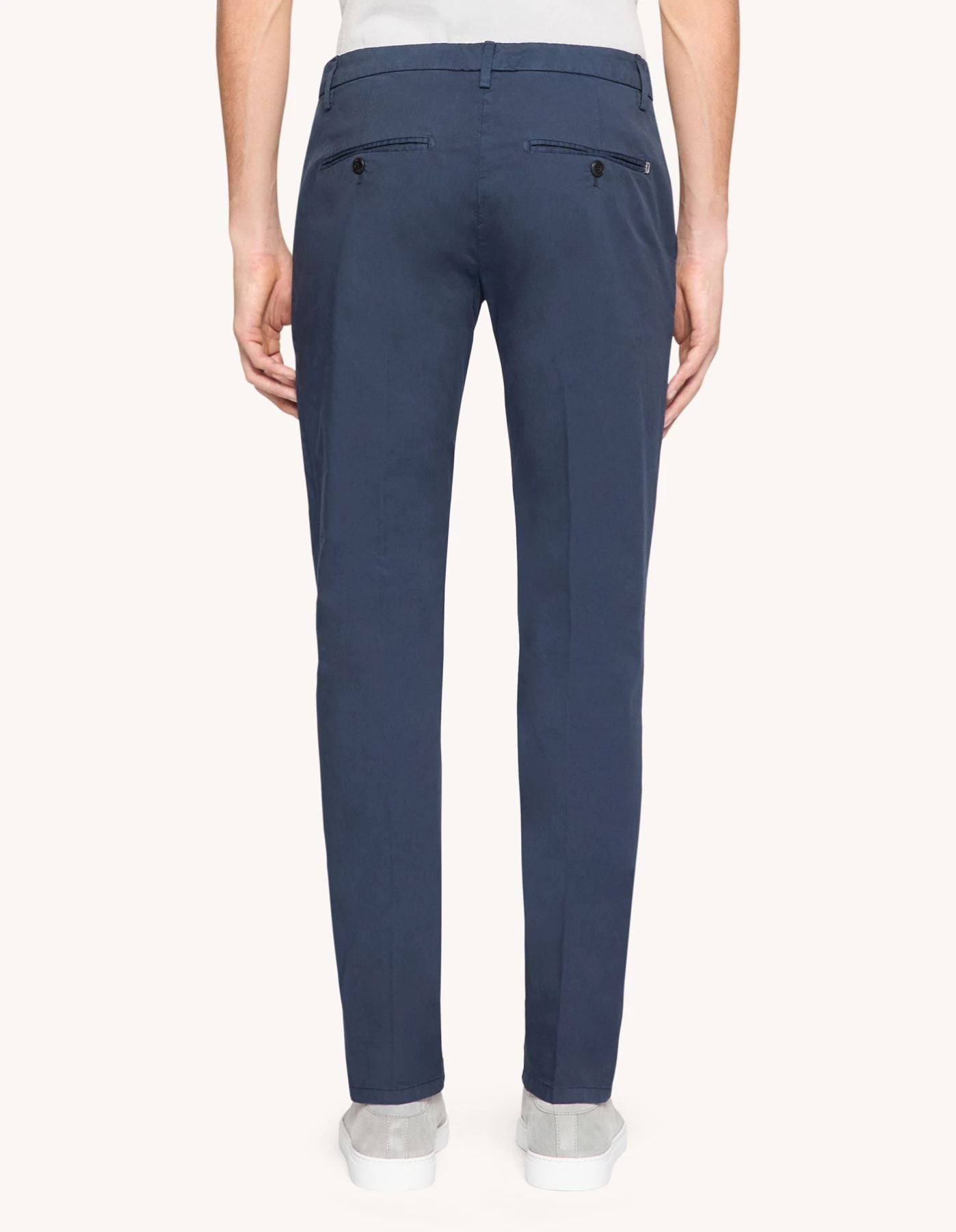 pantaloni slim in gabardina leggera