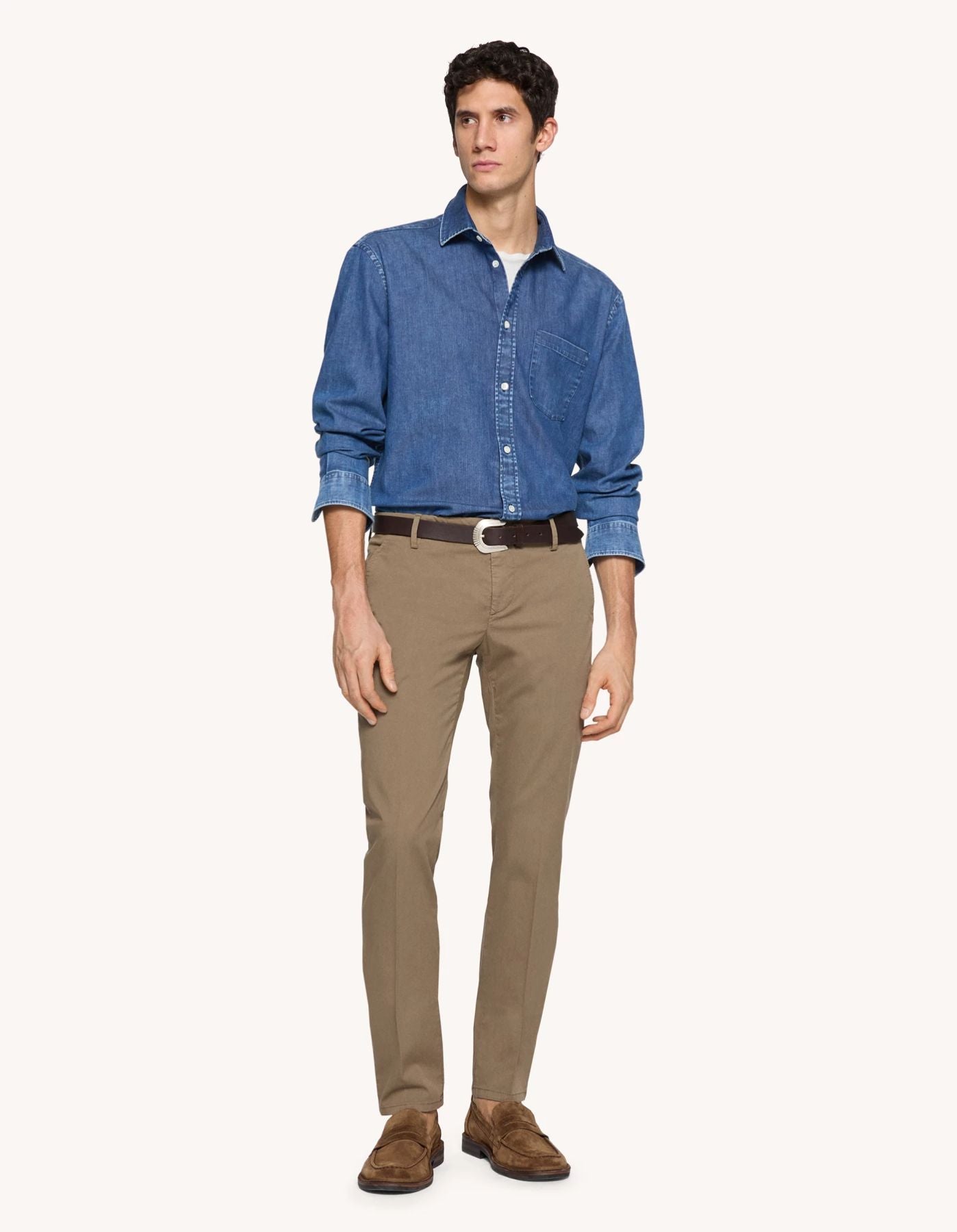 pantalone slim in gabardina leggera