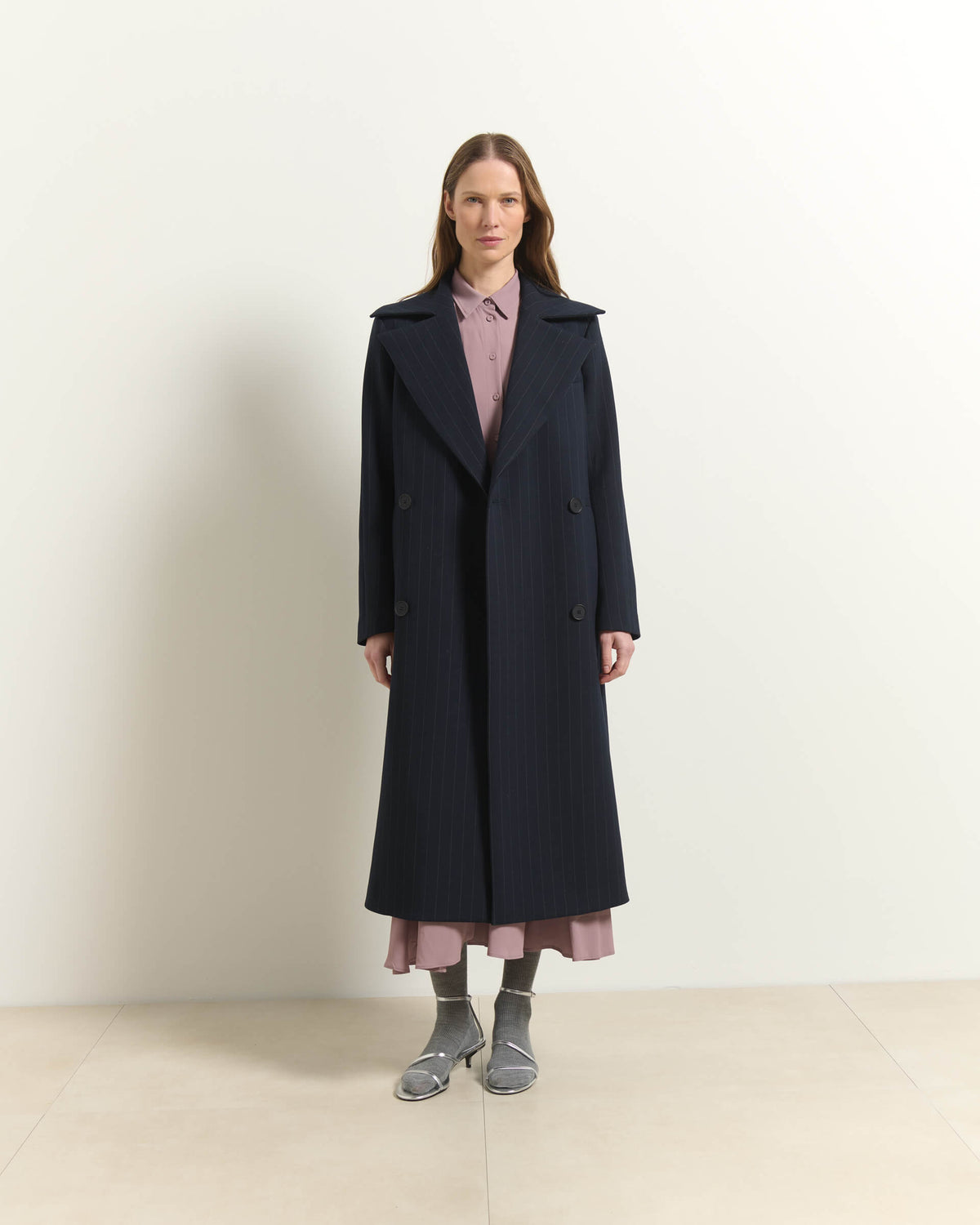 Cappotto Gessato Lungo Doppiopetto con Revers a Lancia