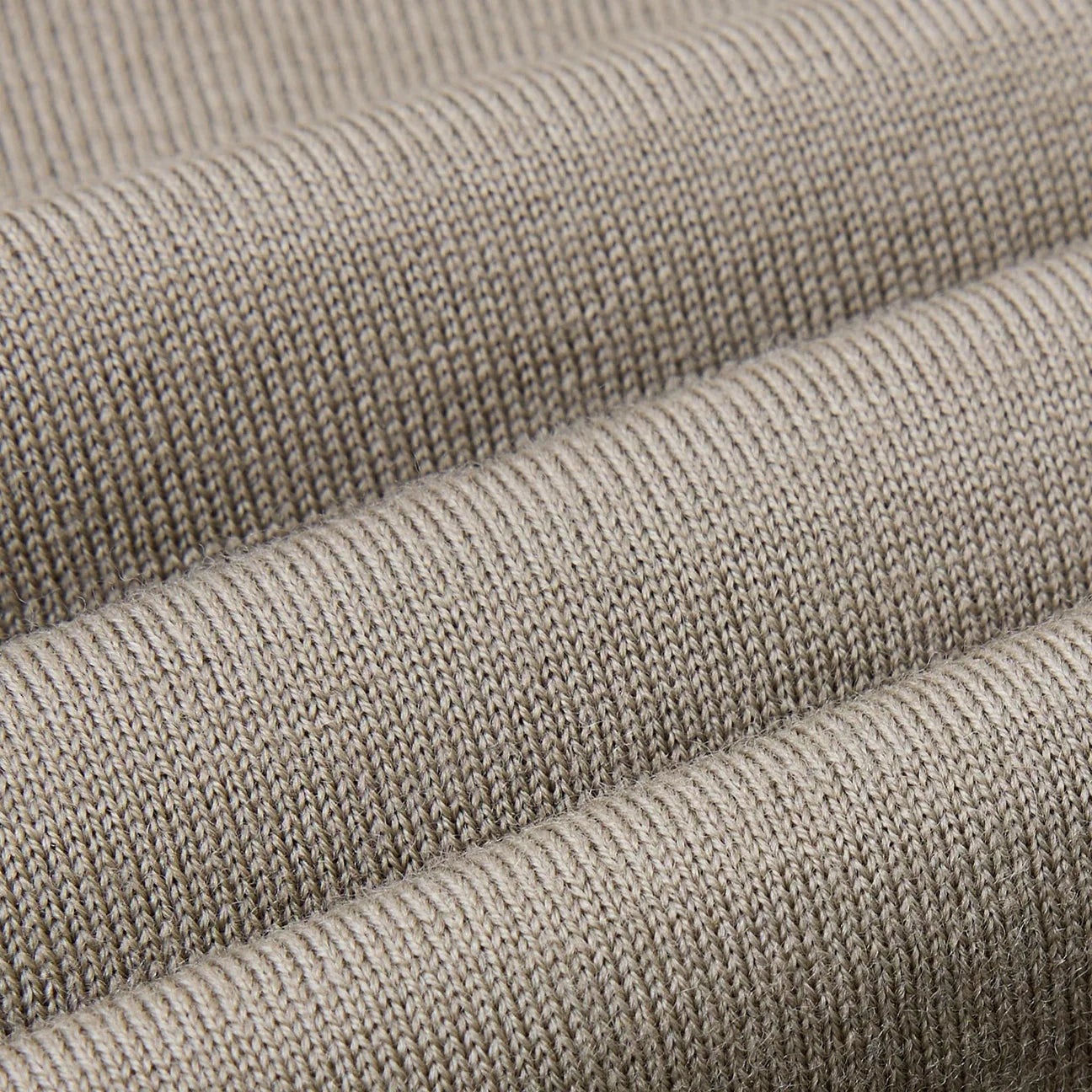 GIROCOLLO CON PROFILI A CONTRASTO TORTORA IN MERINO EXTRAFINE