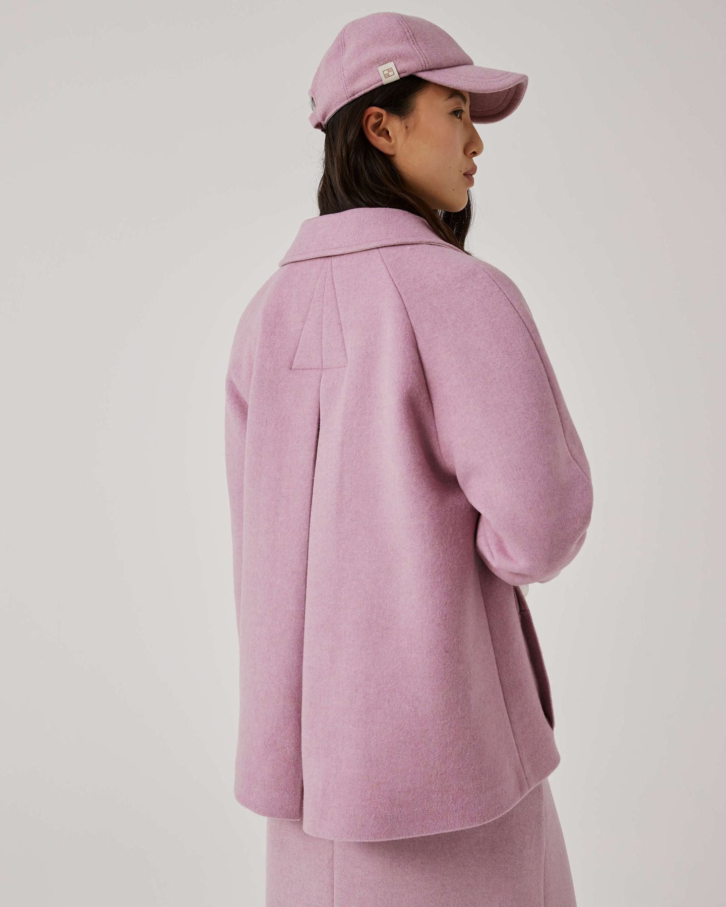 CAPPOTTO CORTO CON TASCONI