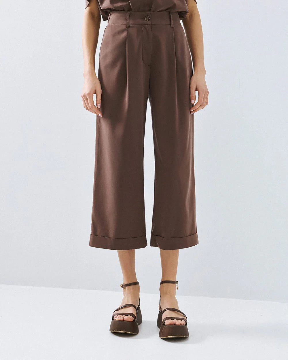 Pantaloni con Risvolto e Pinces