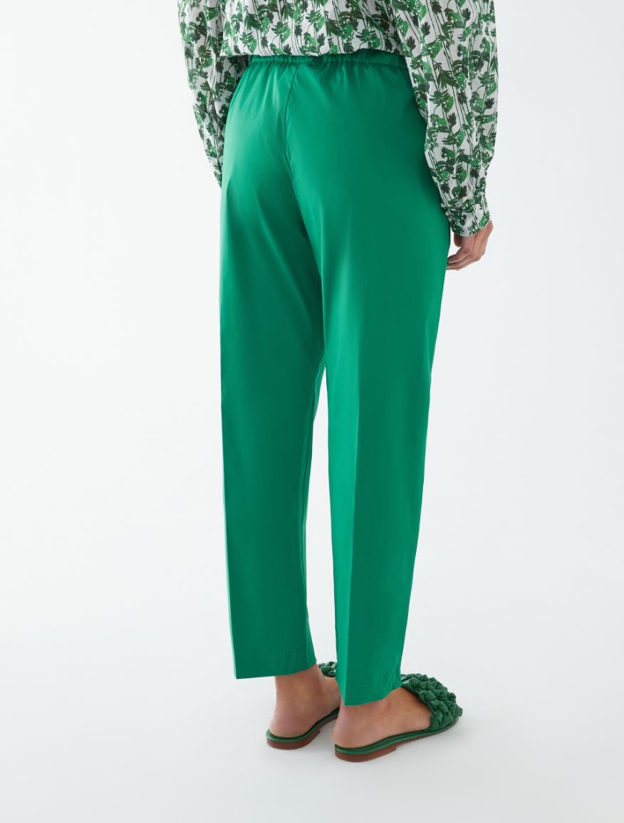 Pantaloni semiaderenti