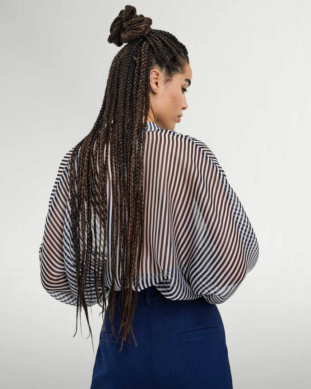 Camicia a righe con maniche a sbuffo