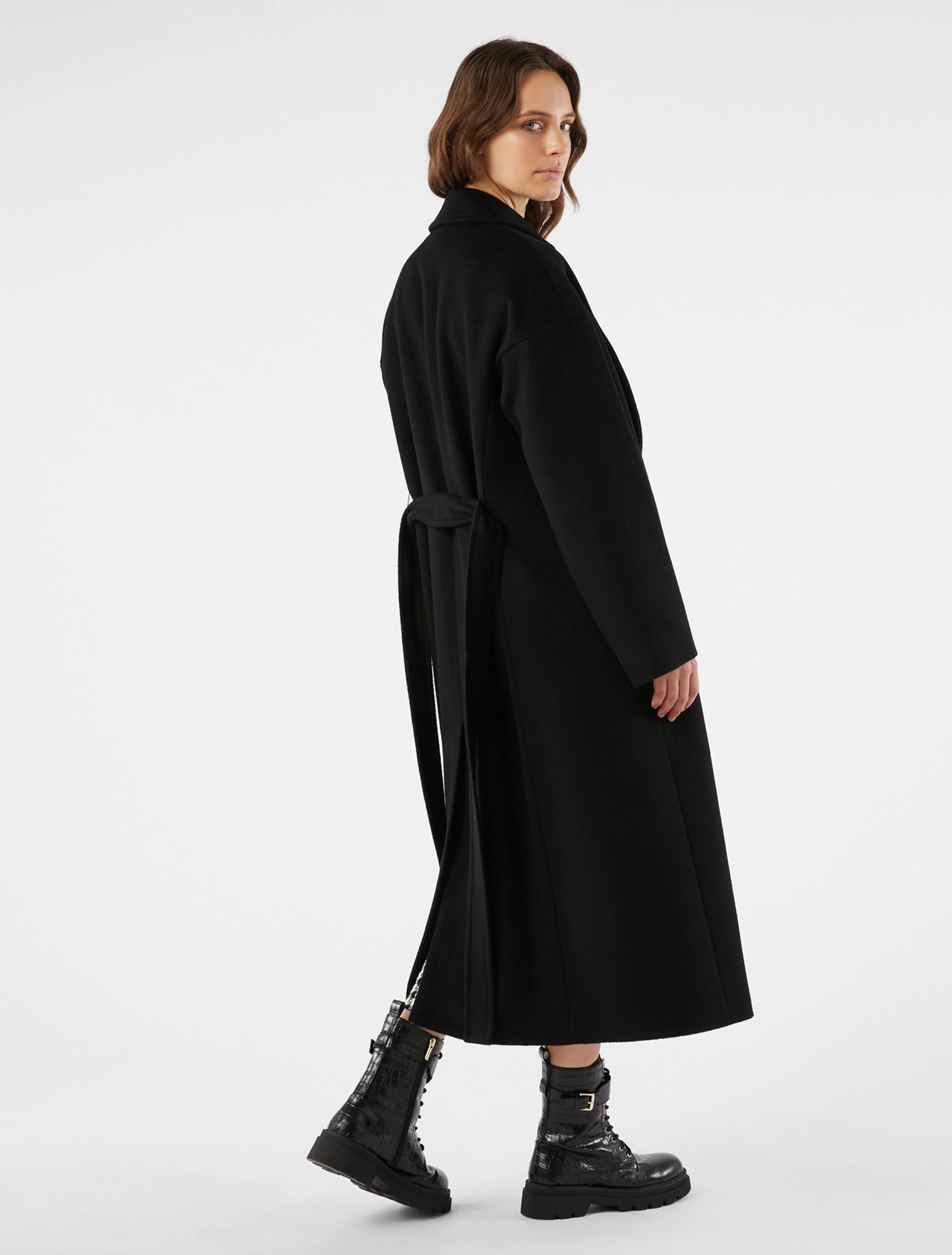 Cappotto doppiopetto in pura lana con cintura