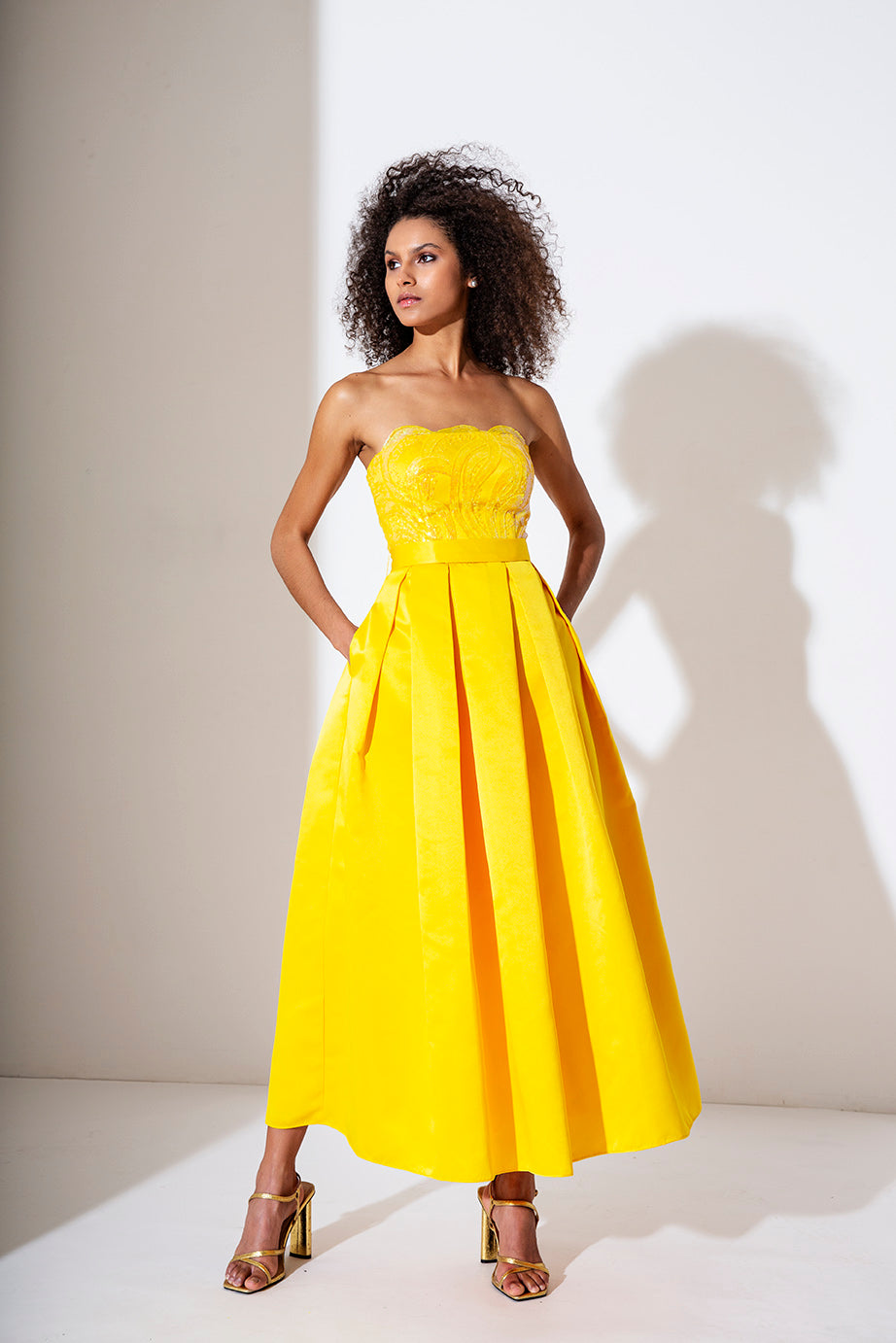 ABITO MIDI CON CORPETTO RICAMATO