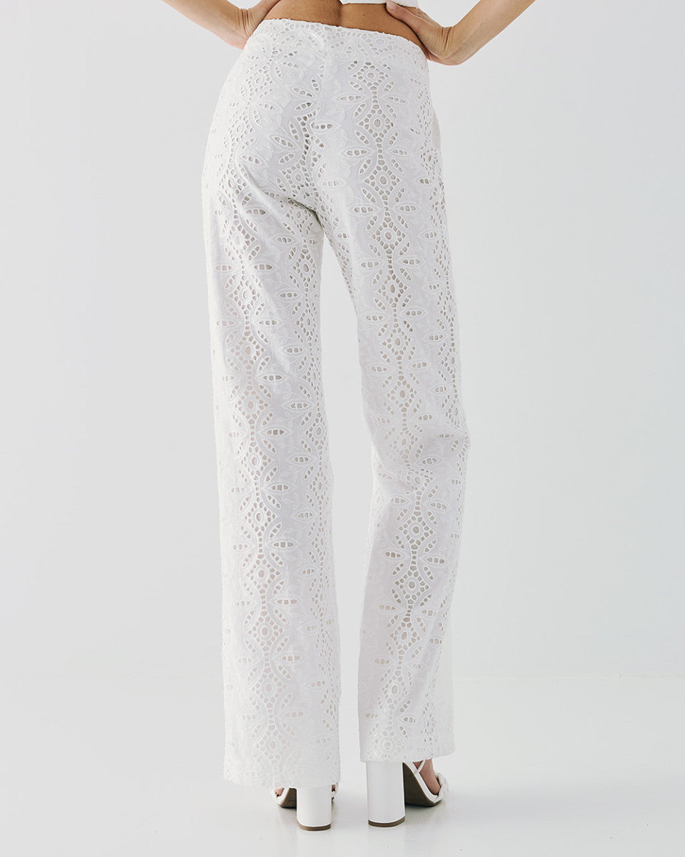 Pantaloni in Pizzo con Paillettes