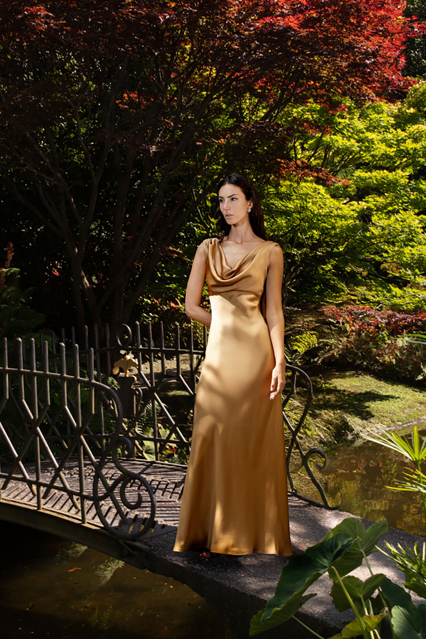 Abito Scollo ad Anello