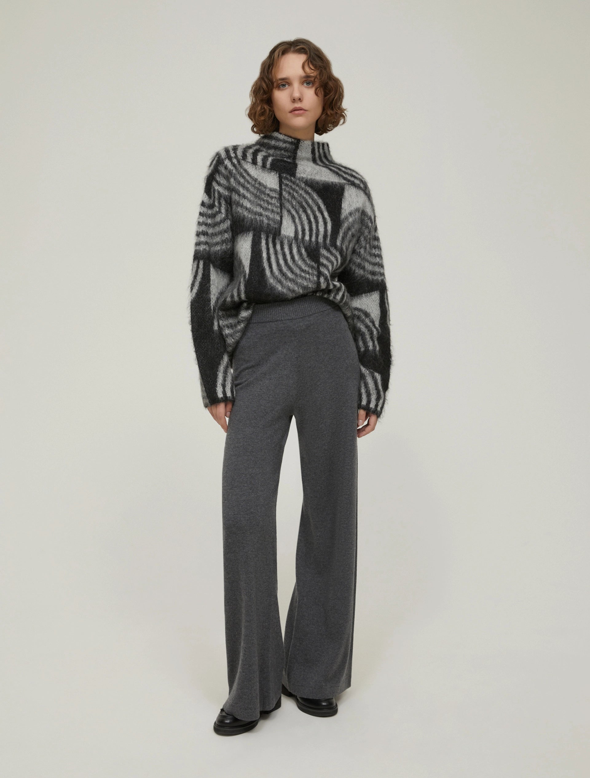 Pantaloni ampi in maglia