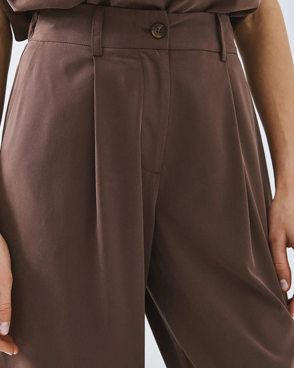 Pantaloni con Risvolto e Pinces