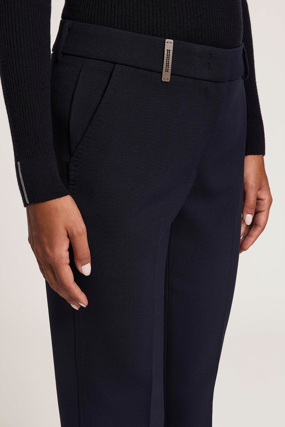 Pantalone a Sigaretta in Tela Tecnica Compatta