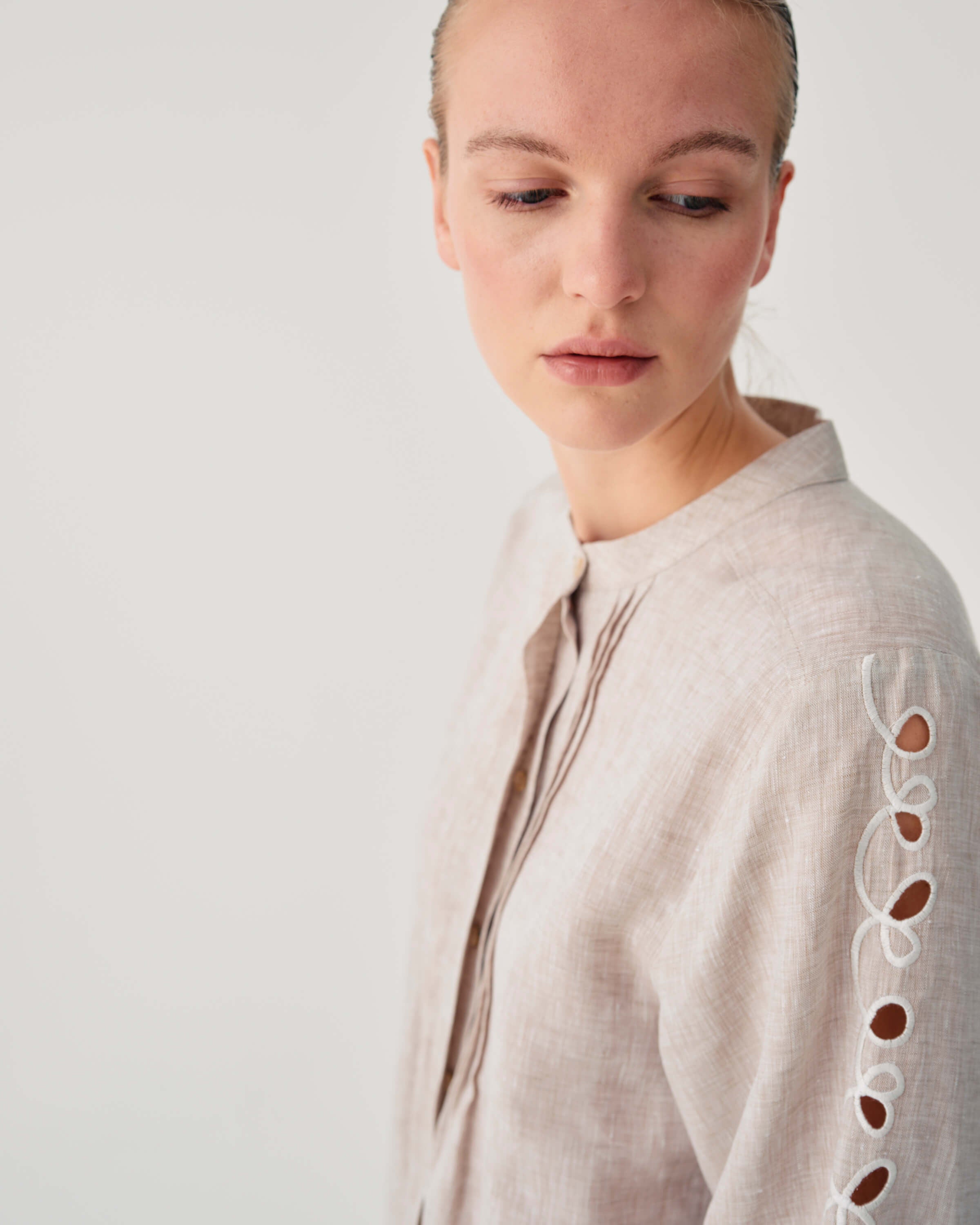 CAMICIA IN LINO CON RICAMO