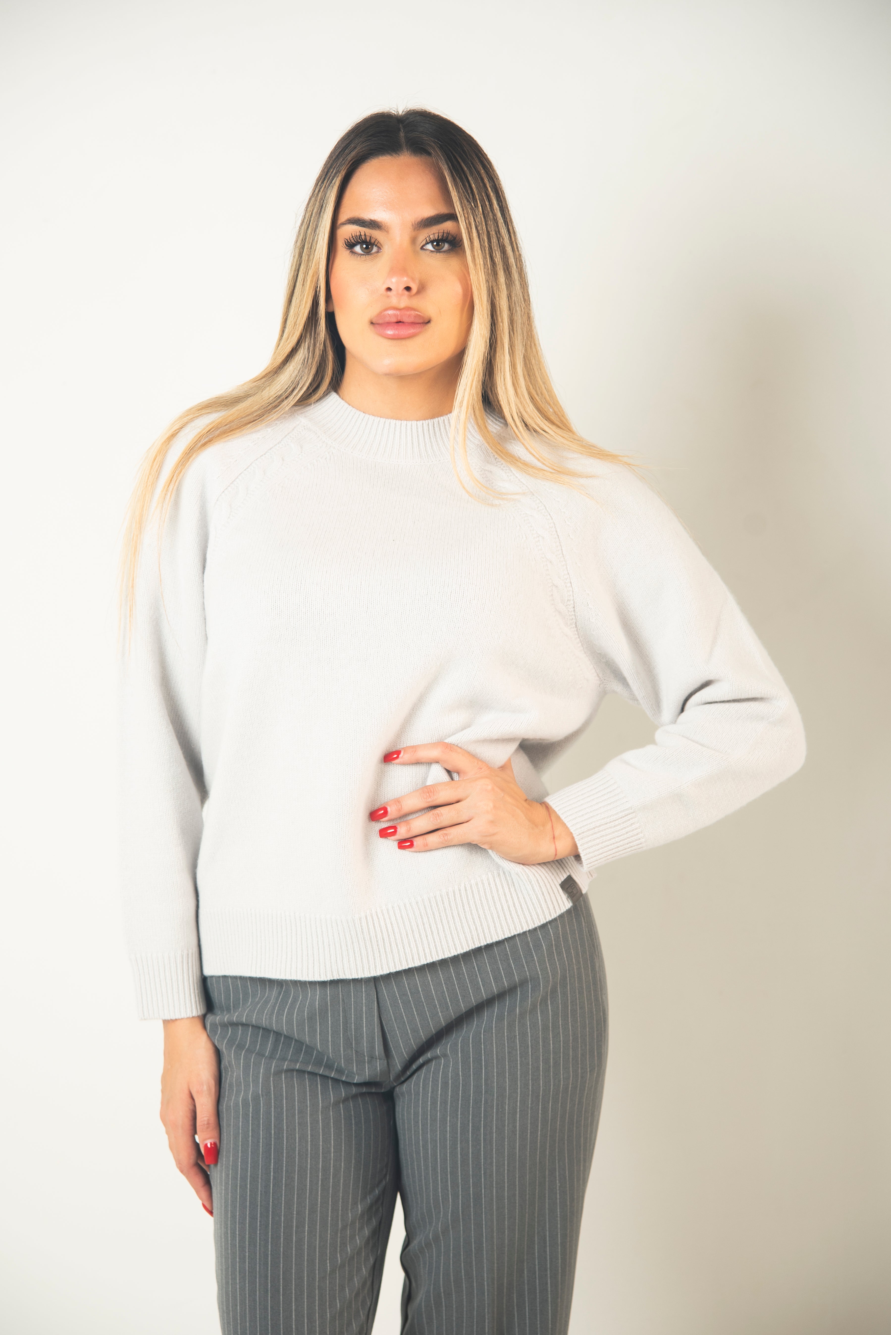 MAGLIONE CON TRECCE