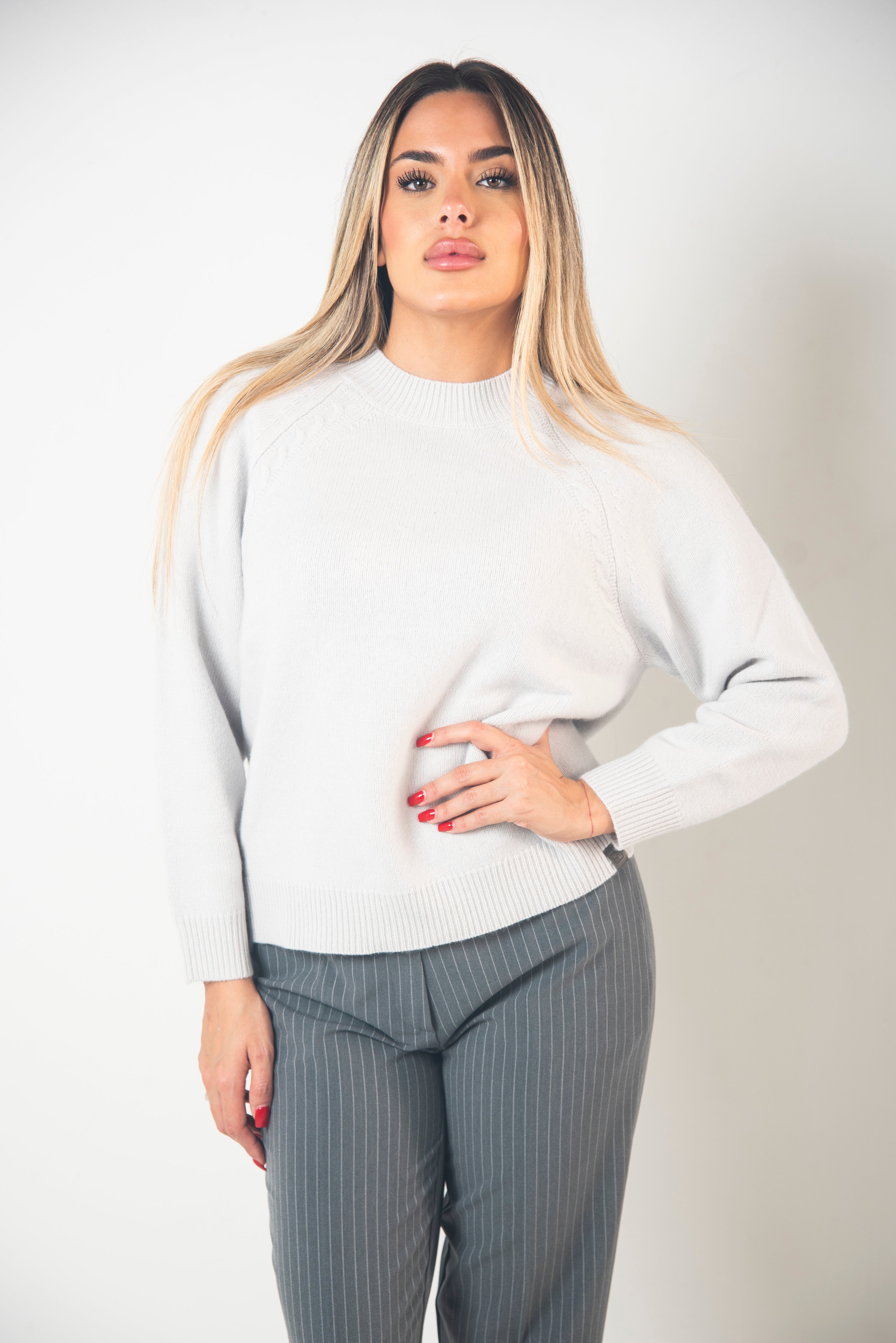 MAGLIONE CON TRECCE