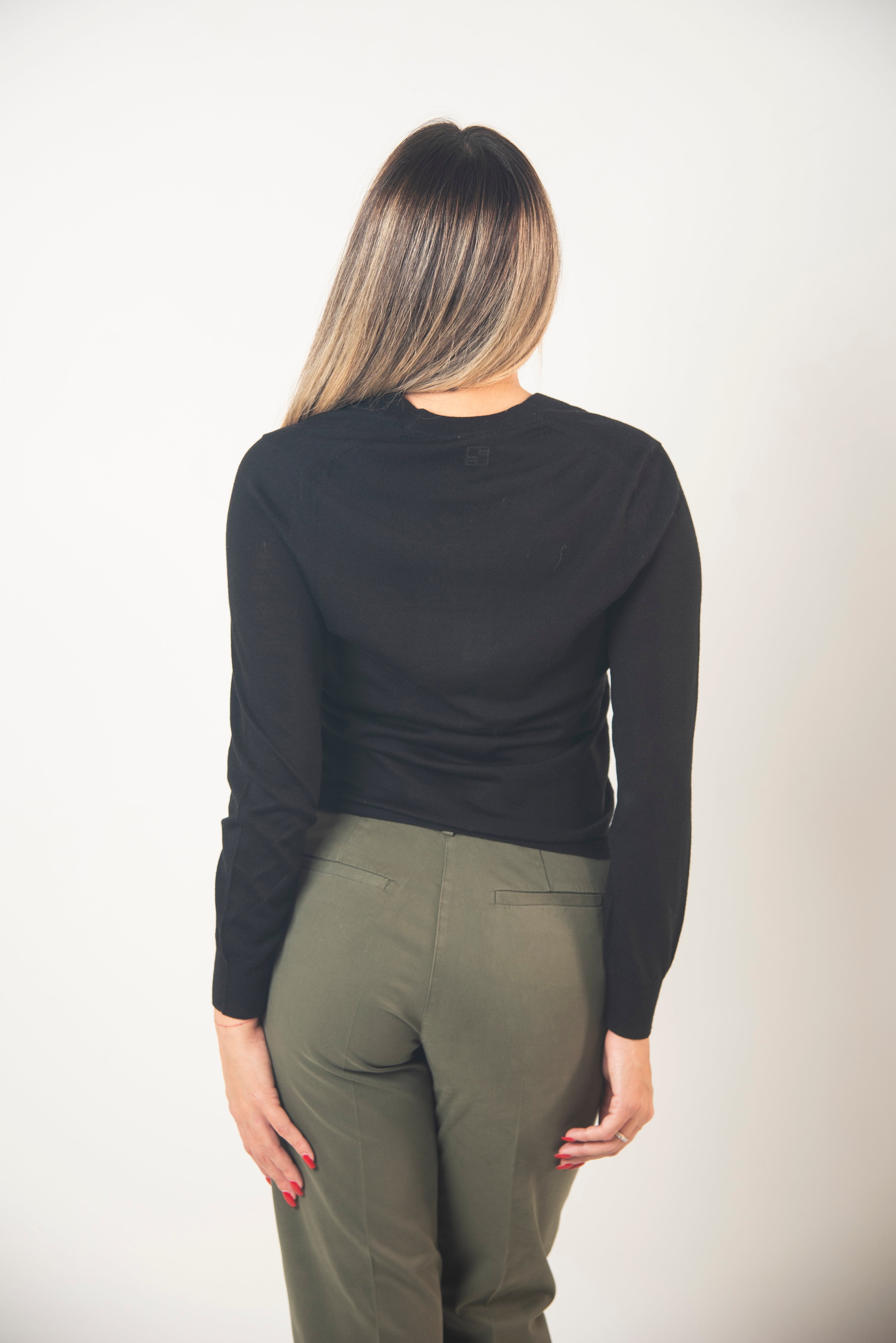 MAGLIA SCOLLO A V IN LANA, SETA, CACHEMIRE