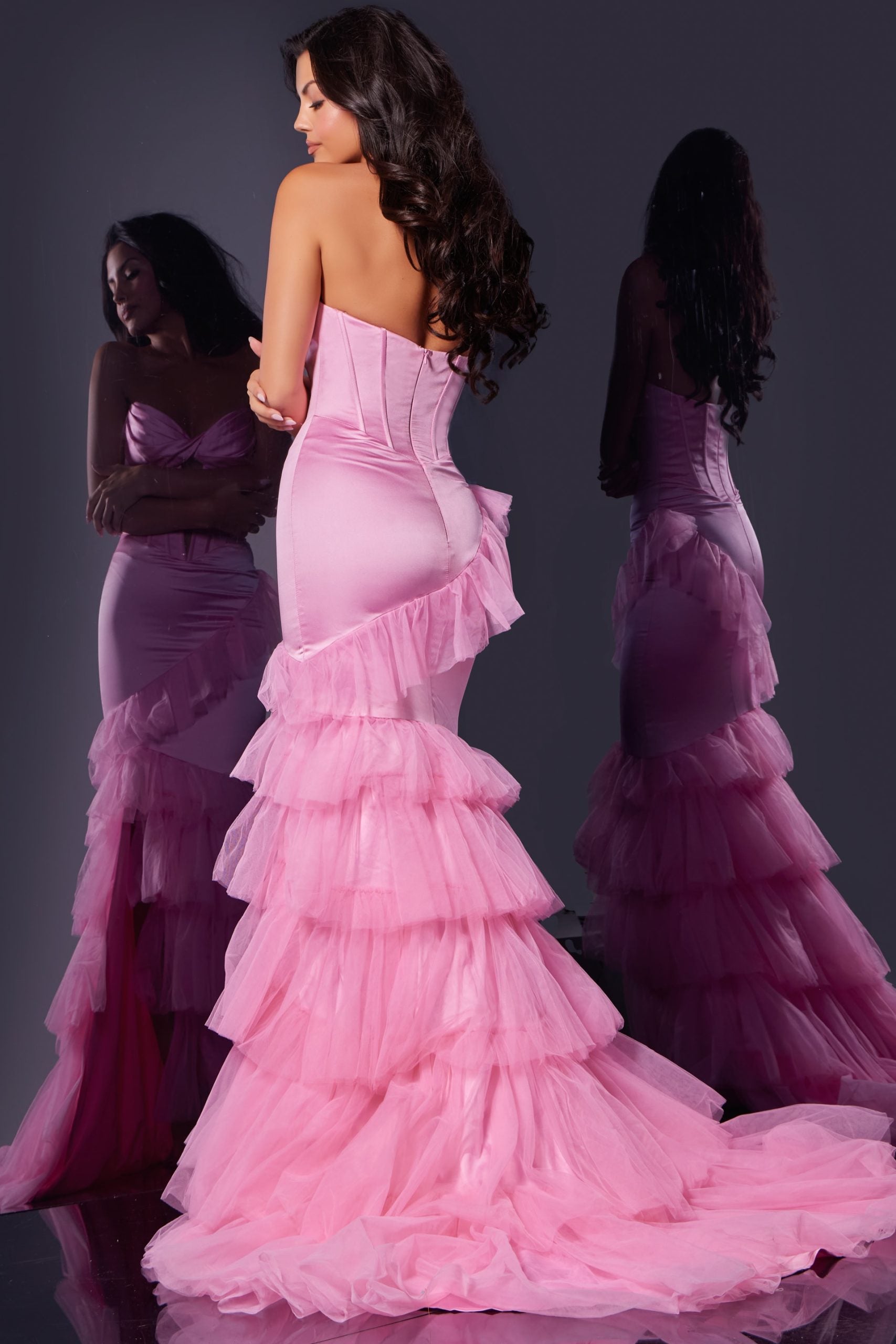Abito Con Bustier e Fondo Con Balze in Tulle