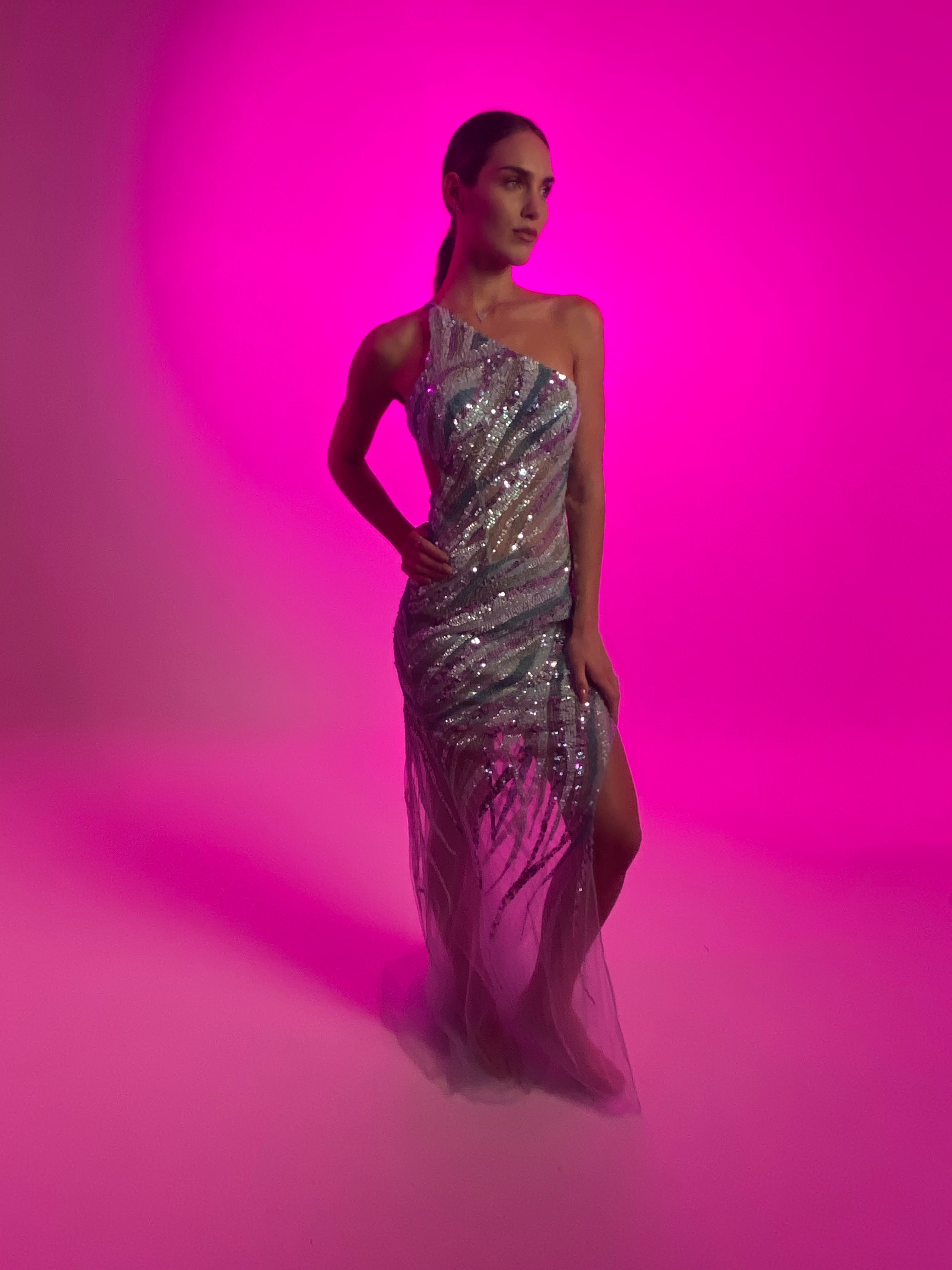 abito mono spalla in paillettes bi-color