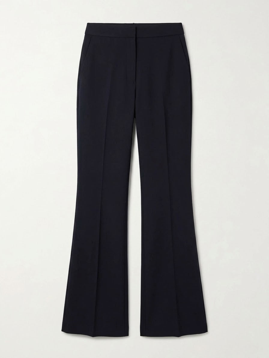 Pantaloni sartoriali con una gamba svasata
