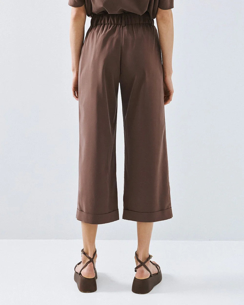 Pantaloni con Risvolto e Pinces
