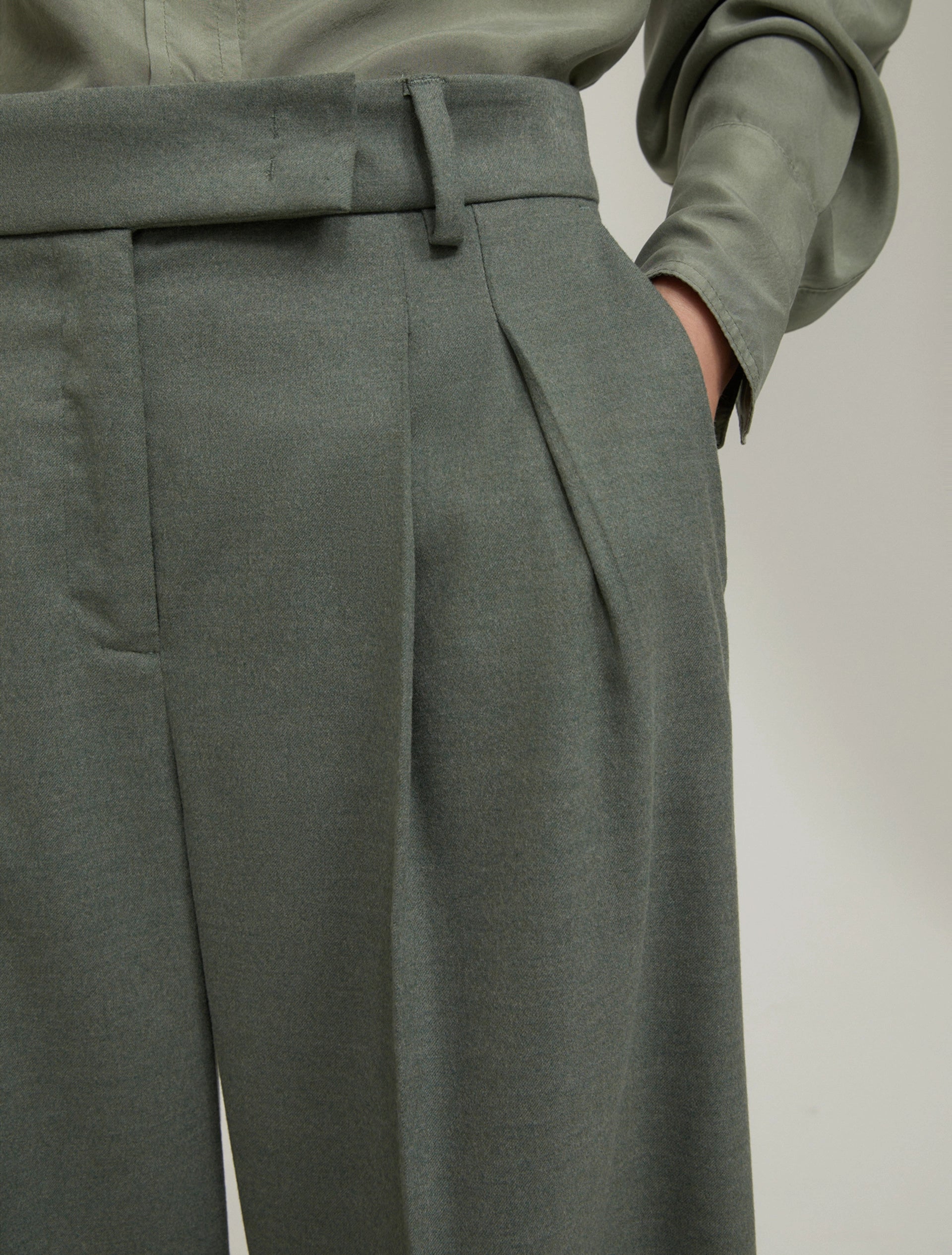 Pantaloni ampi in blend di lana
