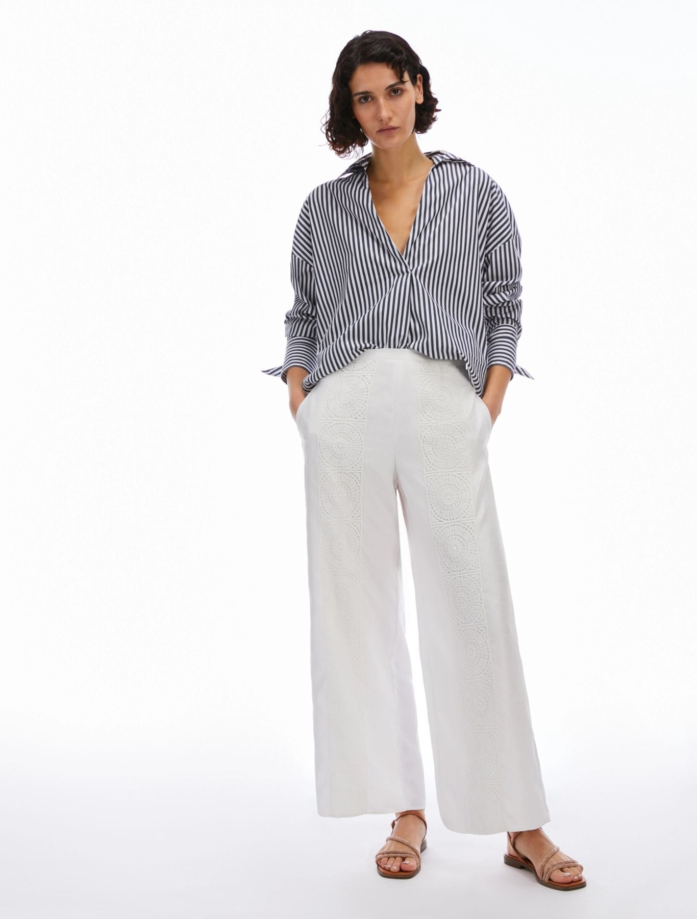 Pantaloni in shantung e macramè